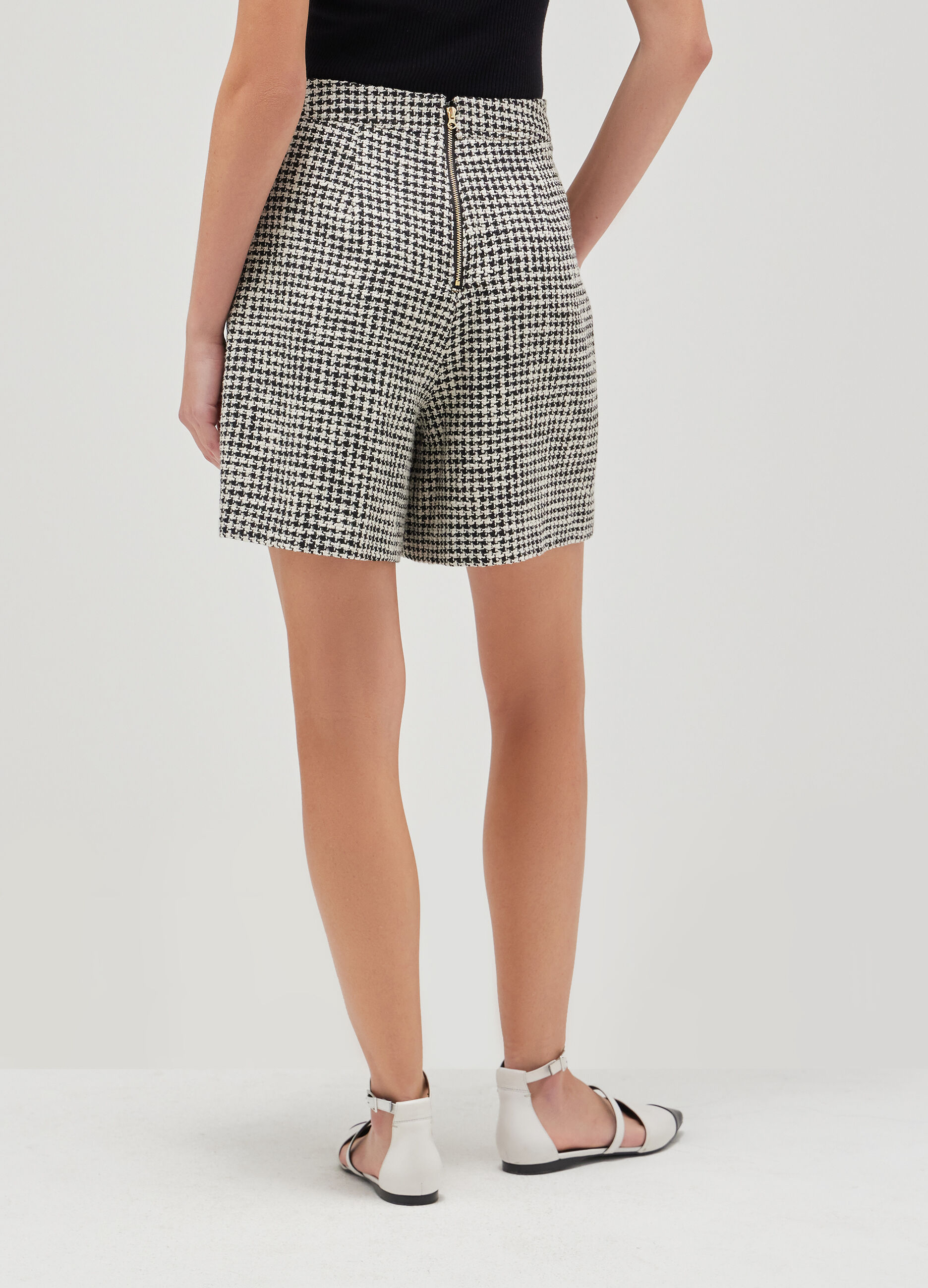 Houndstooth patterned short trousers_2