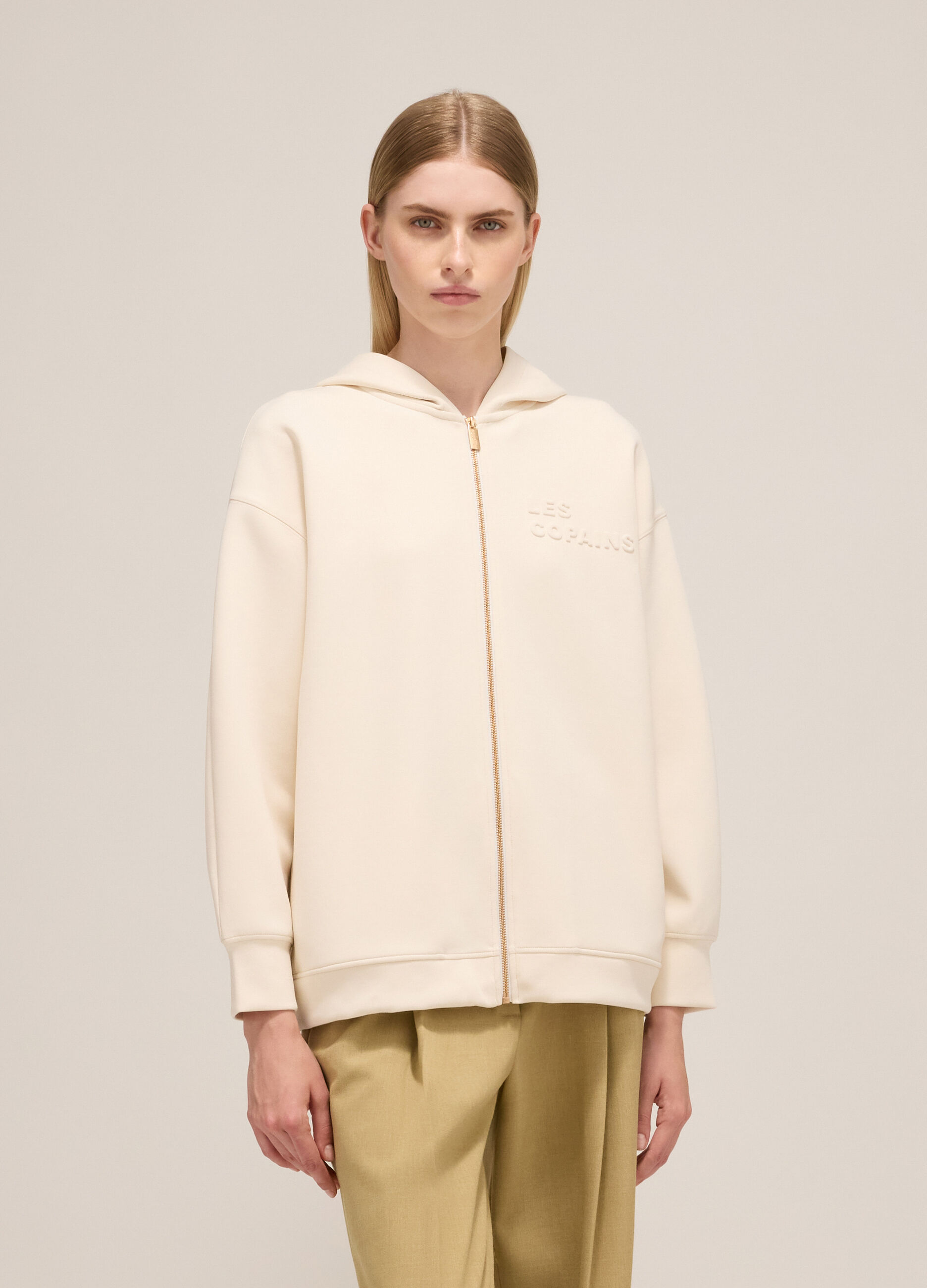 Sweatshirt with hood and zip fastening