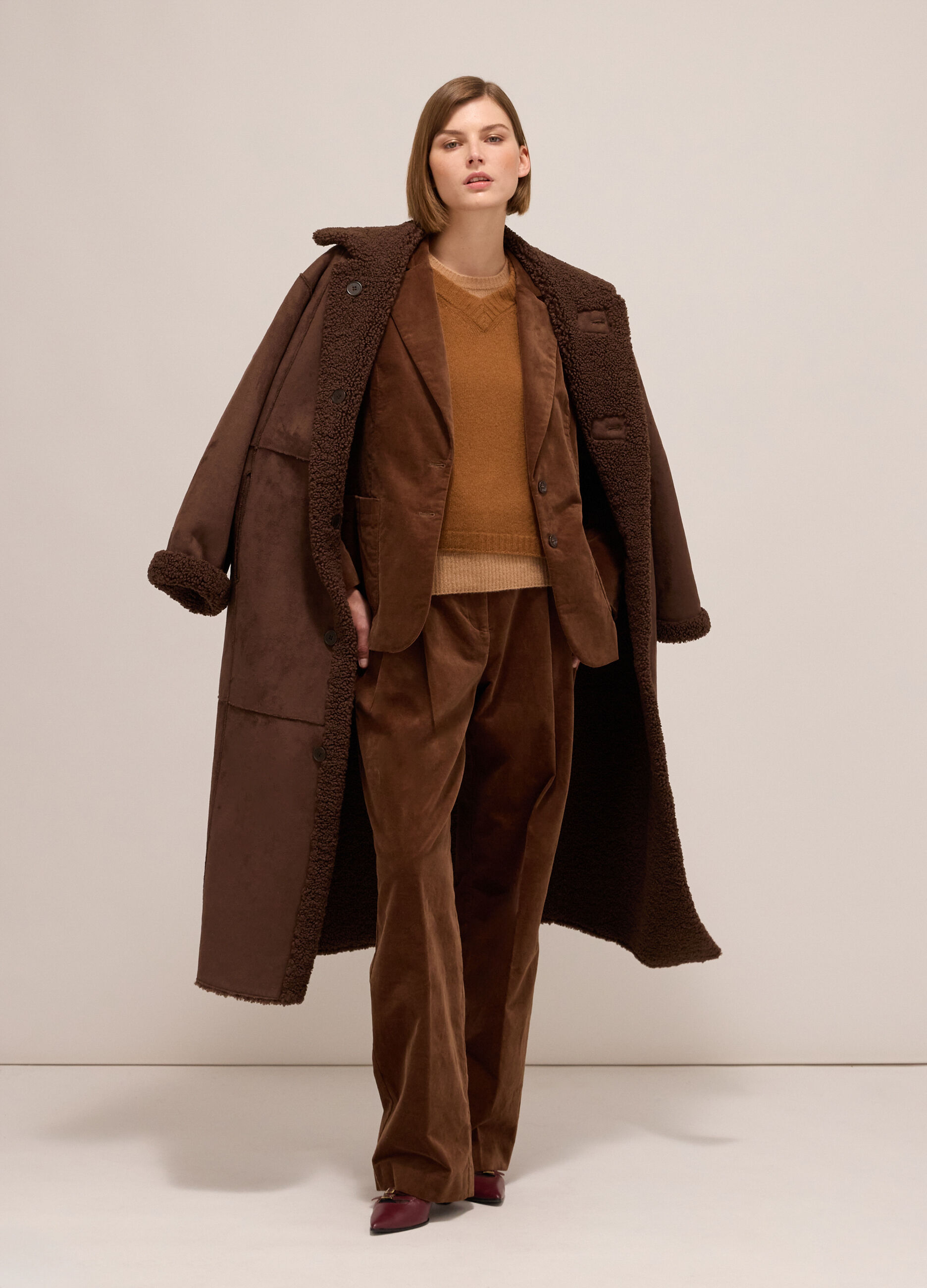 Trousers in stretch velvet