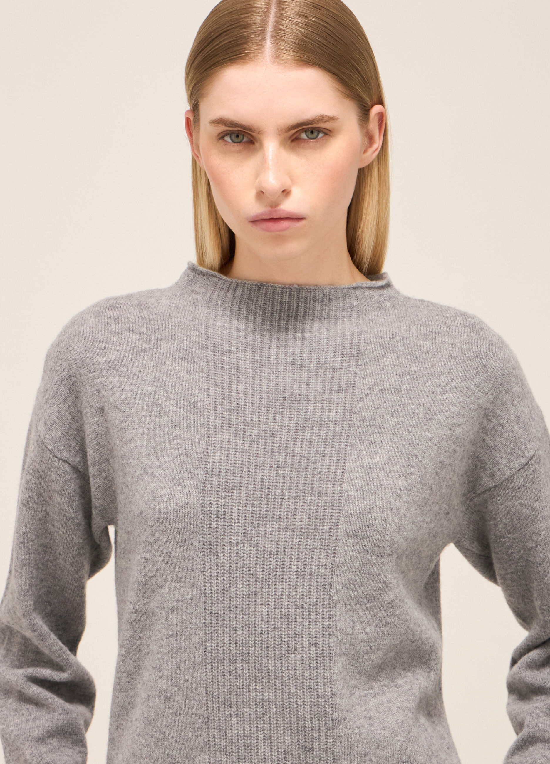Knitted sweater in 100% wool