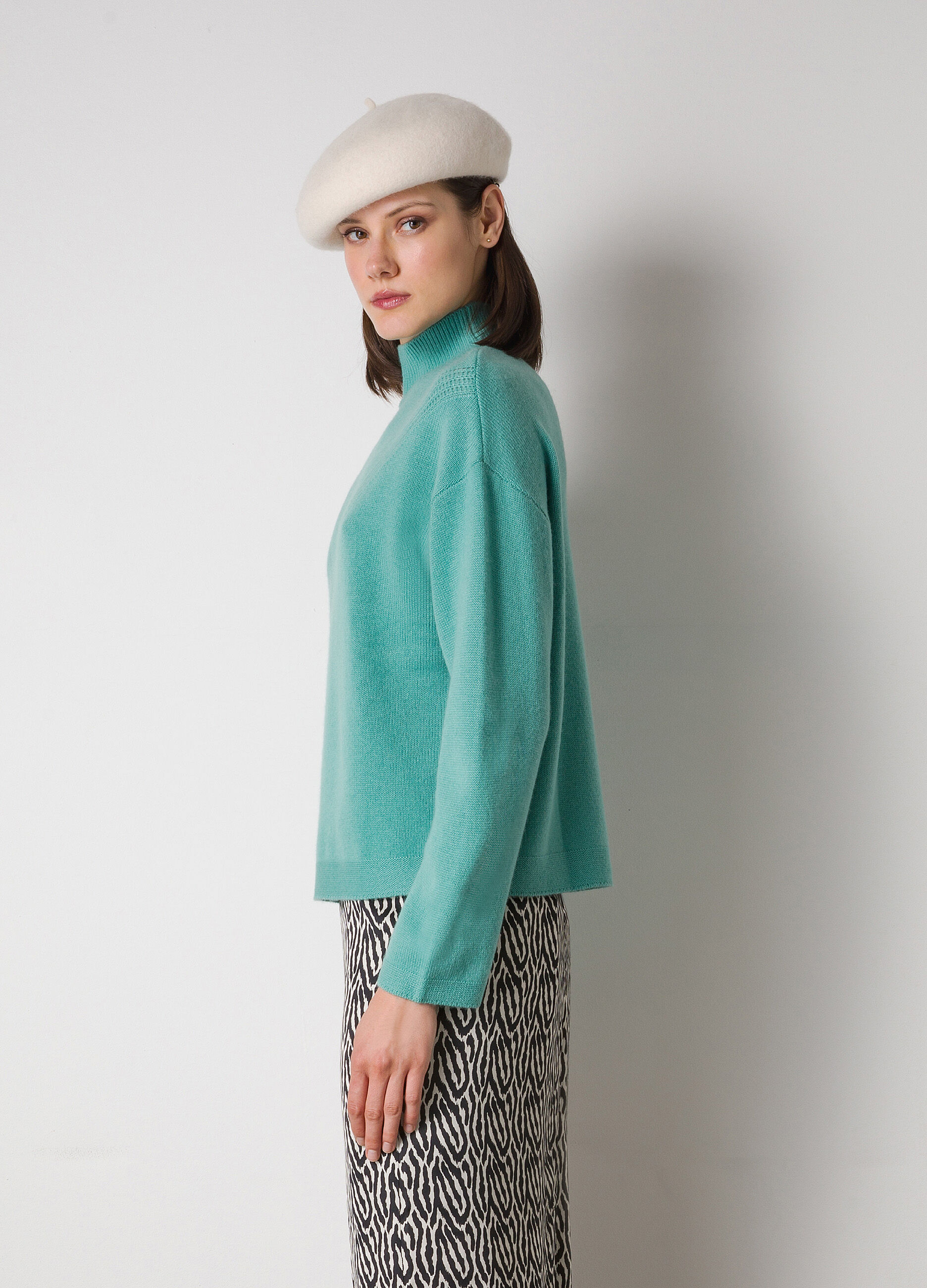 Cashmere blend pullover with high collar _3