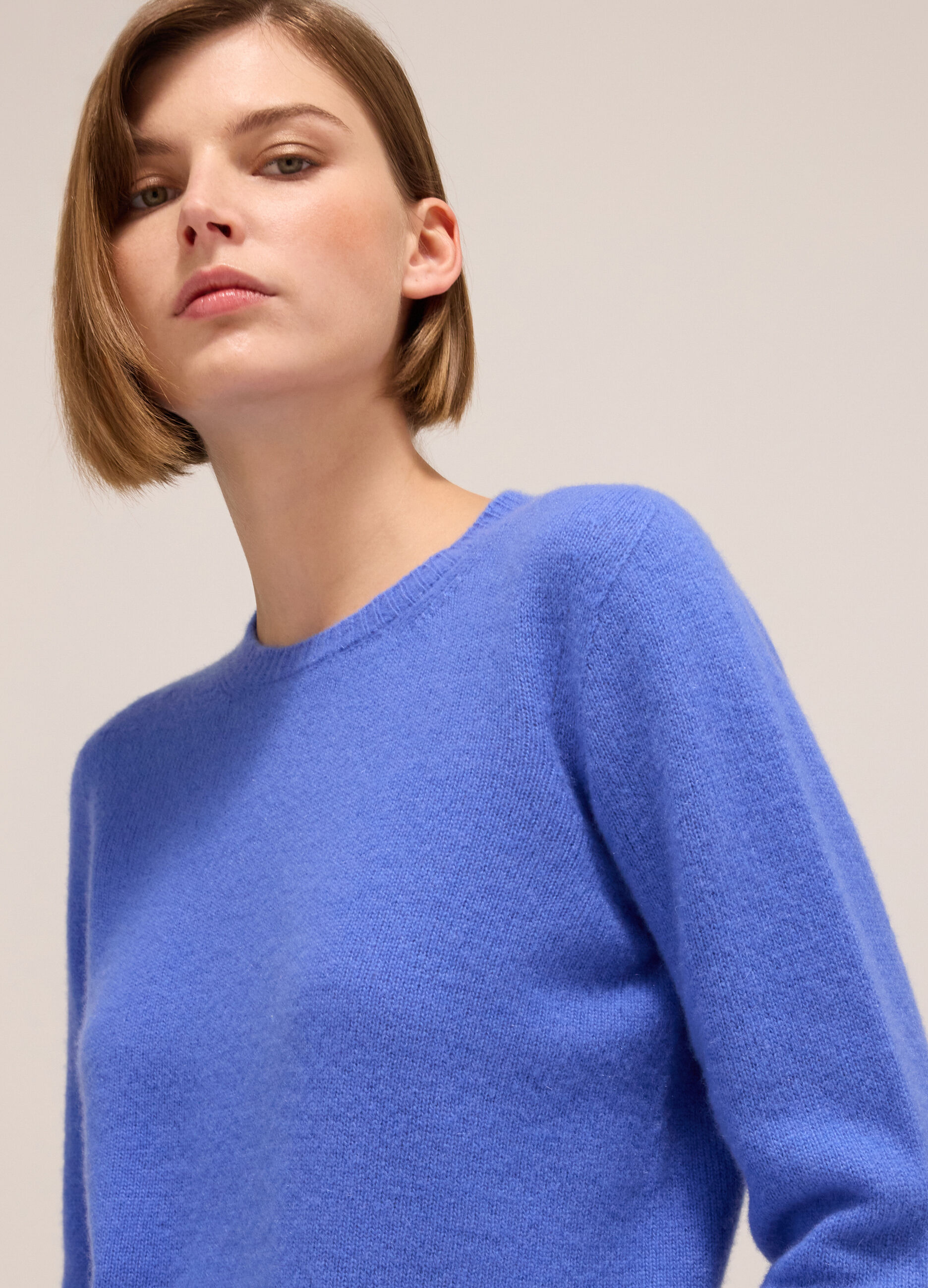 Knitted sweater with round neck in cashmere and merino wool