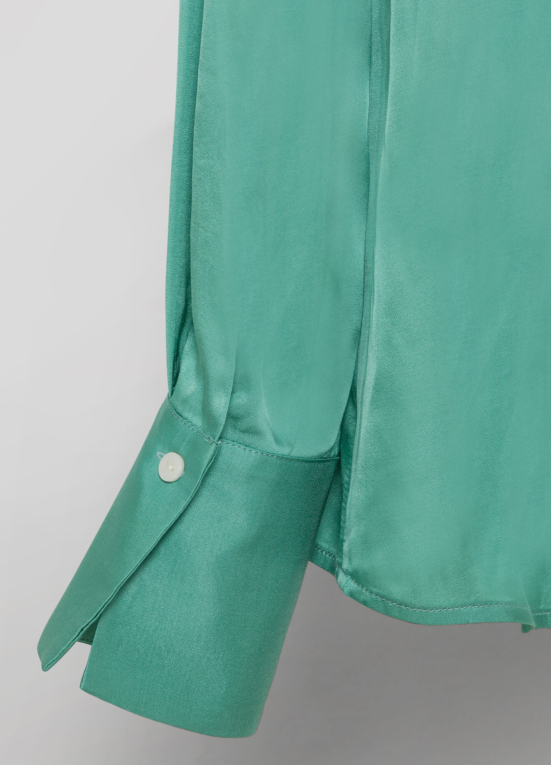 Long-sleeved shirt with bow 