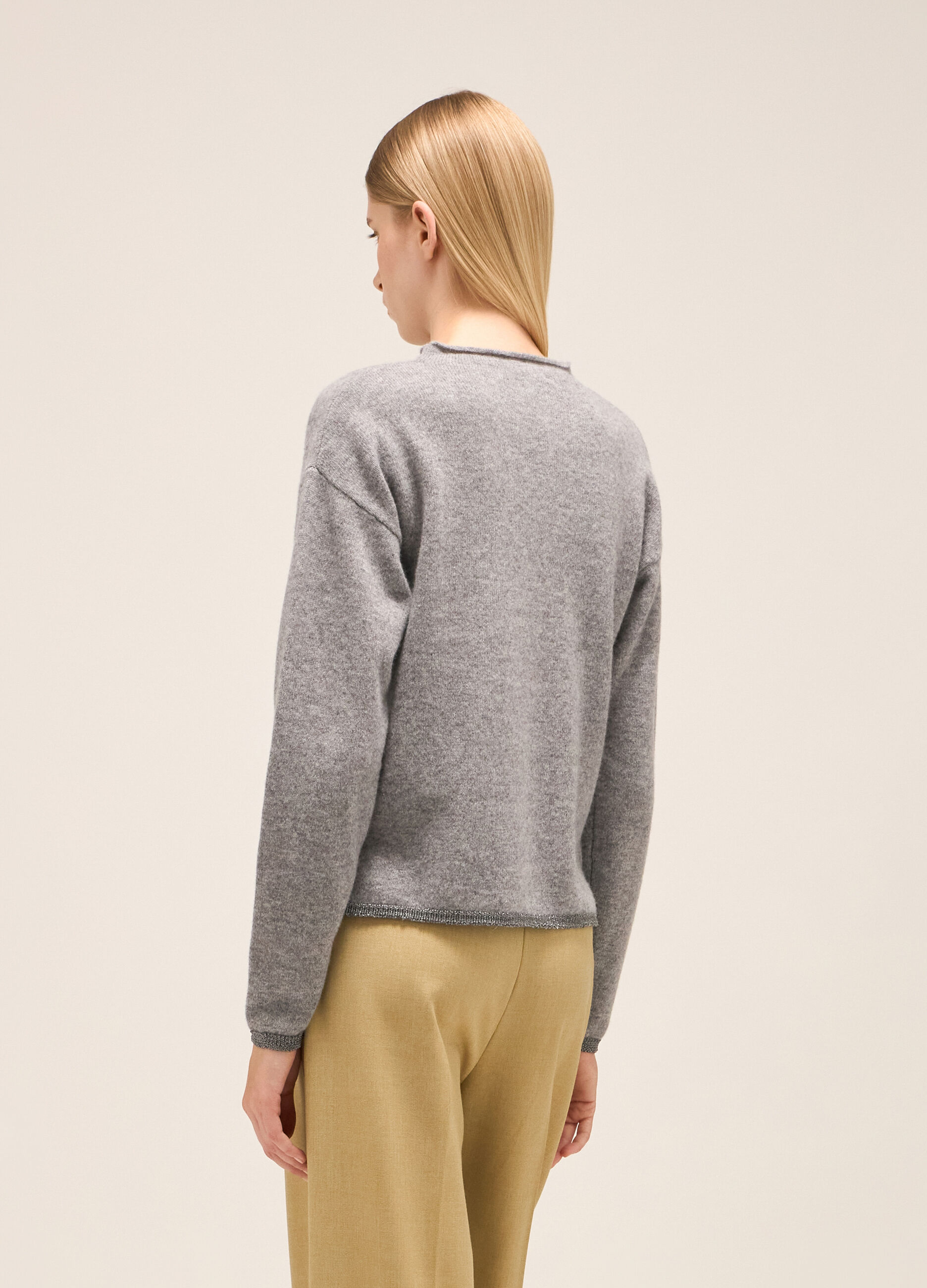 Knitted sweater in 100% wool