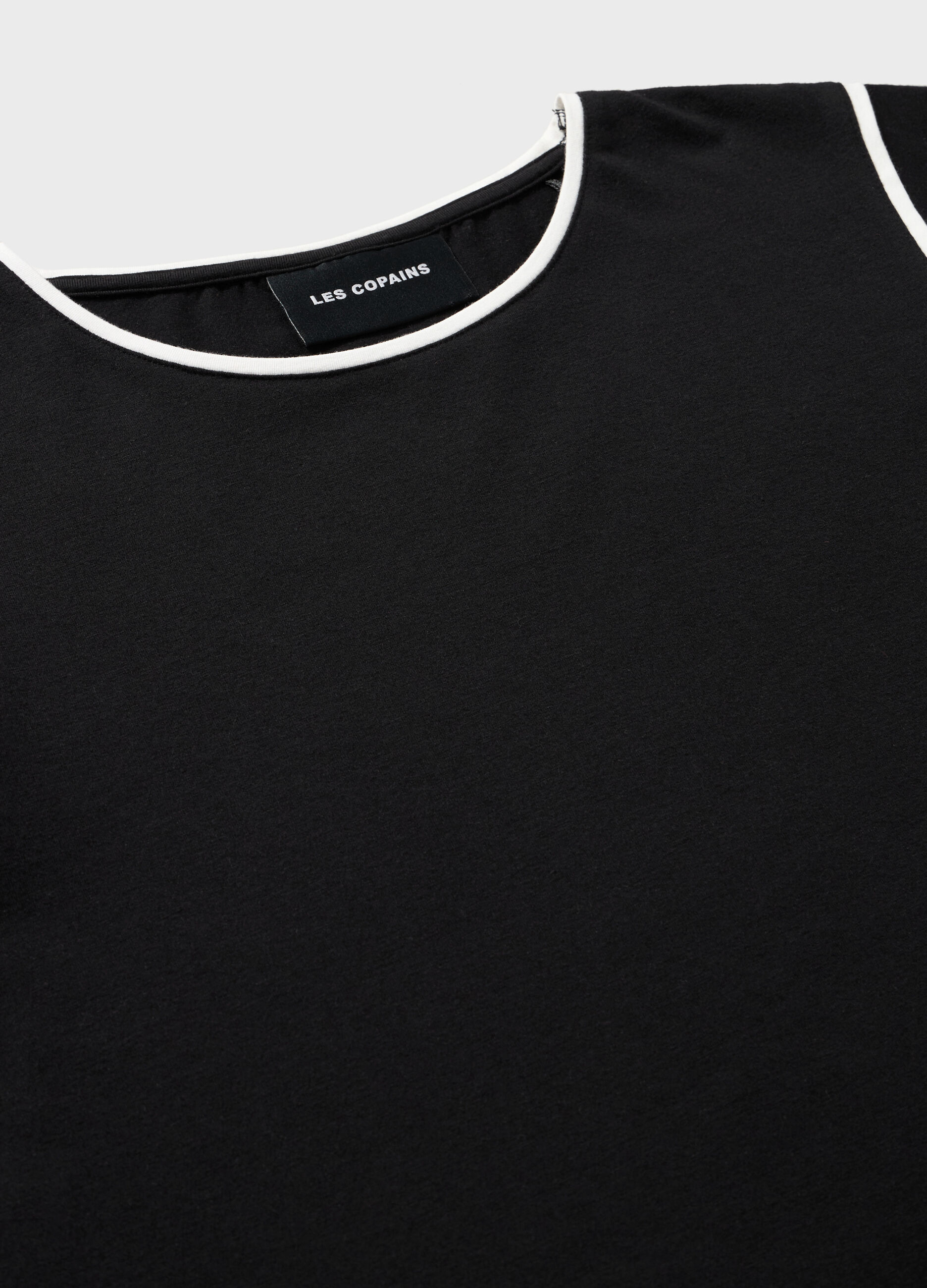 T-shirt with contrasting trim_6