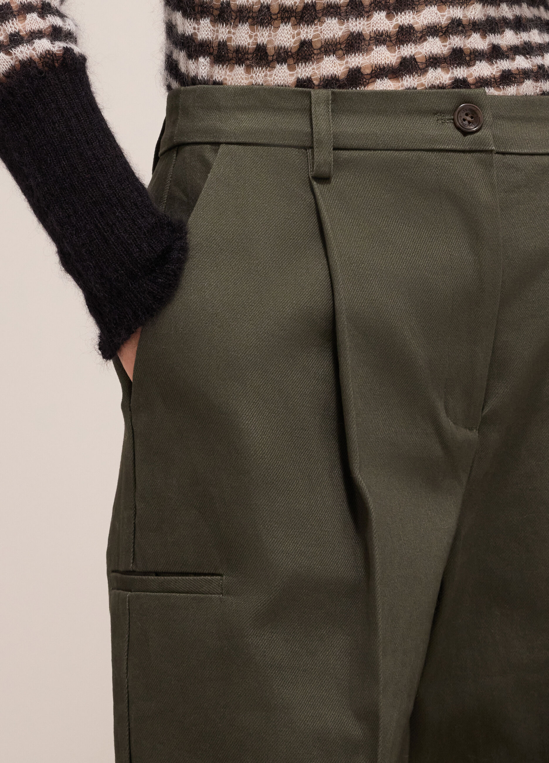 Slouchy trousers in 100% cotton