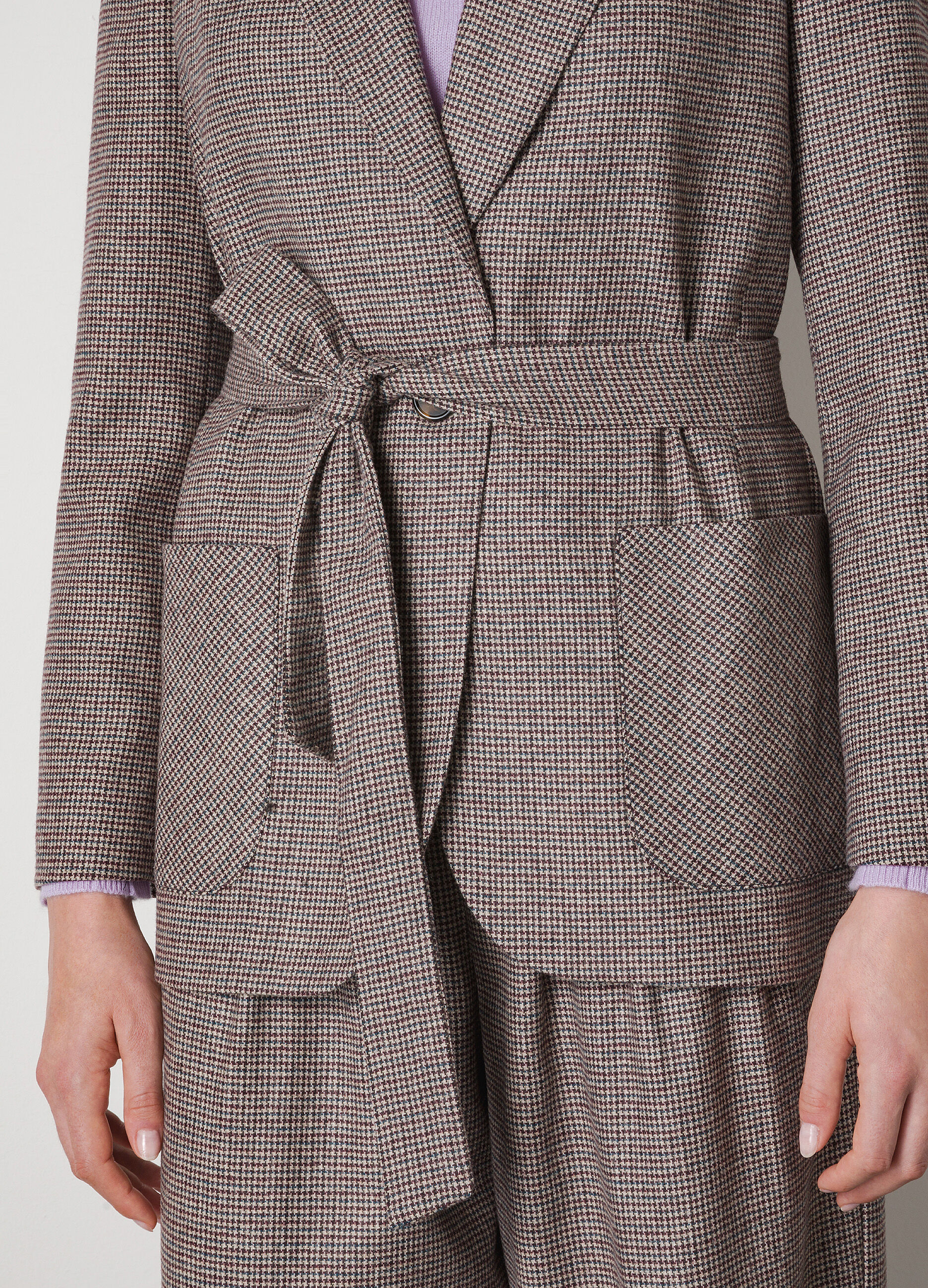 Double-breasted blazer with lapels in wool blend _4