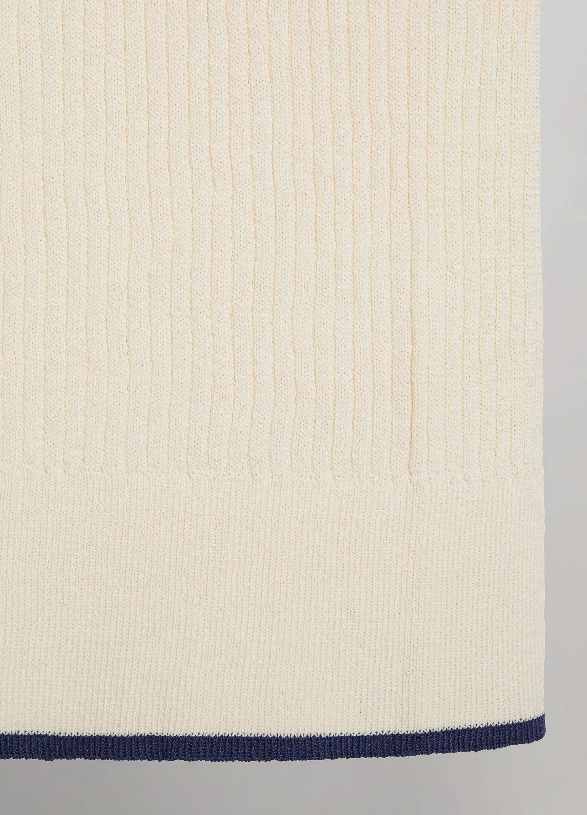 Ribbed tricot with buttons