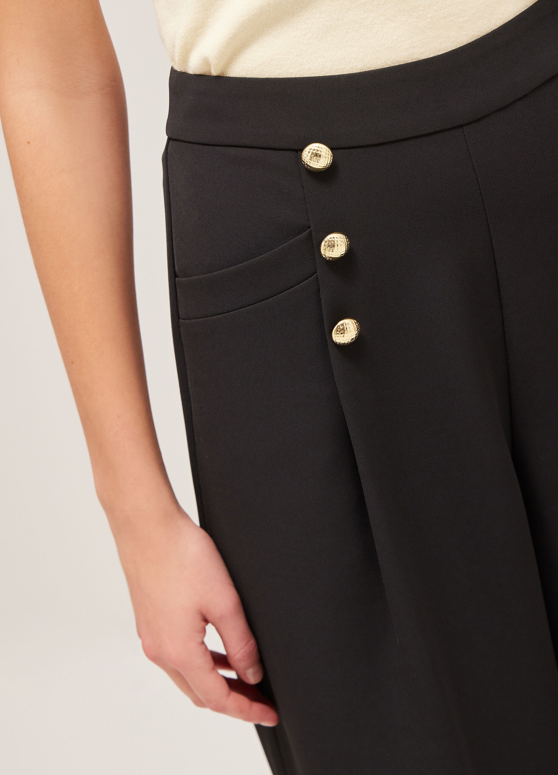 Palazzo trousers with side buttons_3
