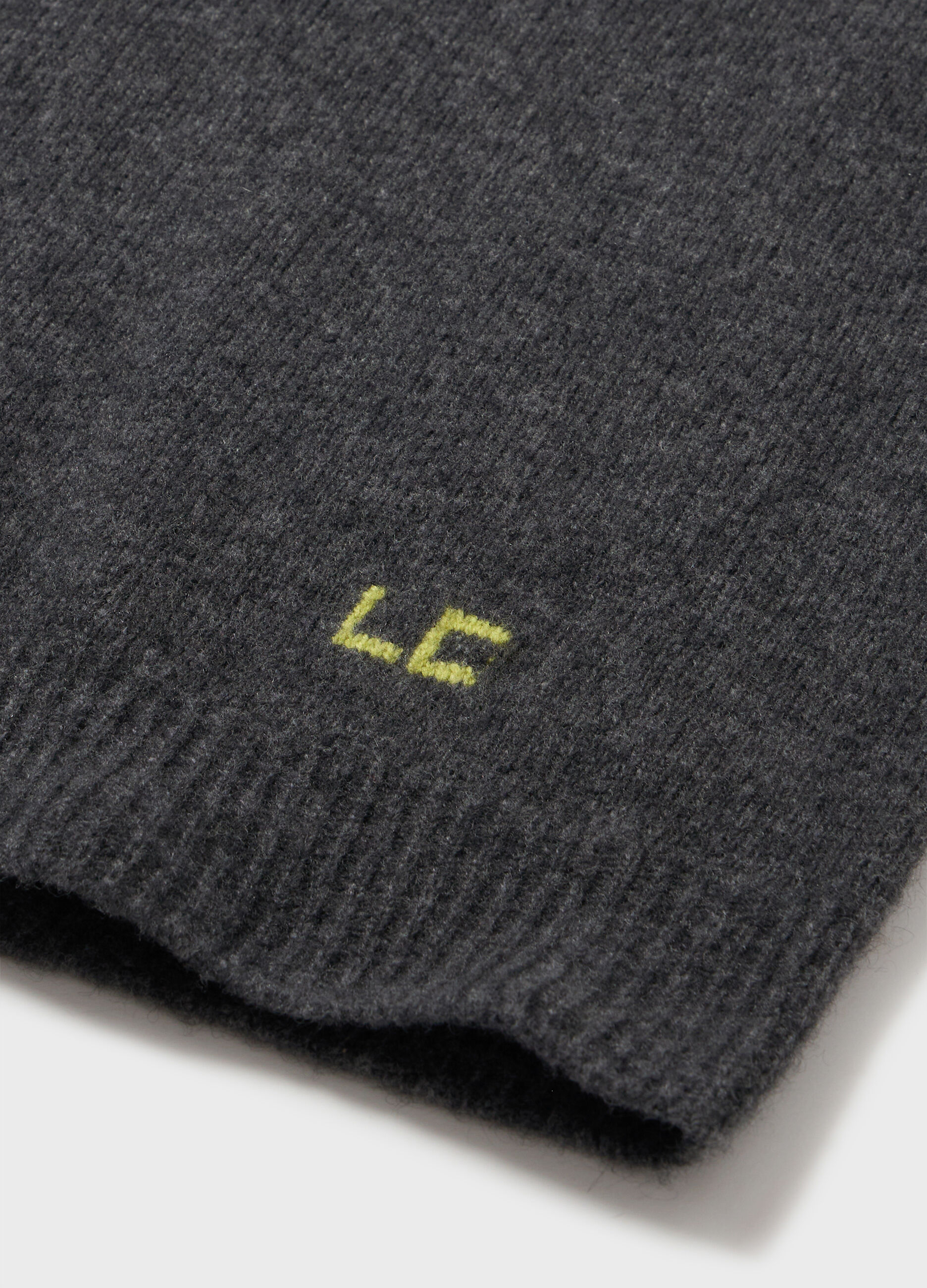 Knitted sweater with round neck in cashmere and merino wool