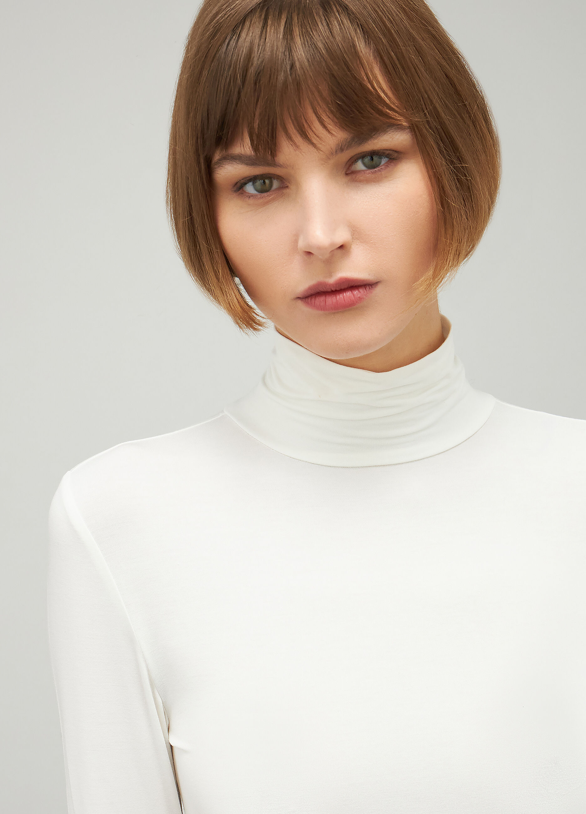 Black long-sleeved turtleneck in stretch fabric_3