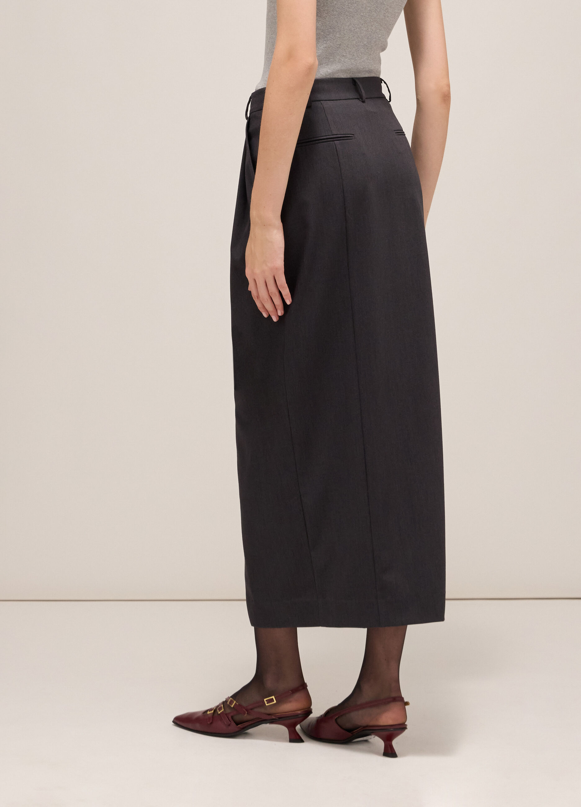 Pencil skirt with double darts