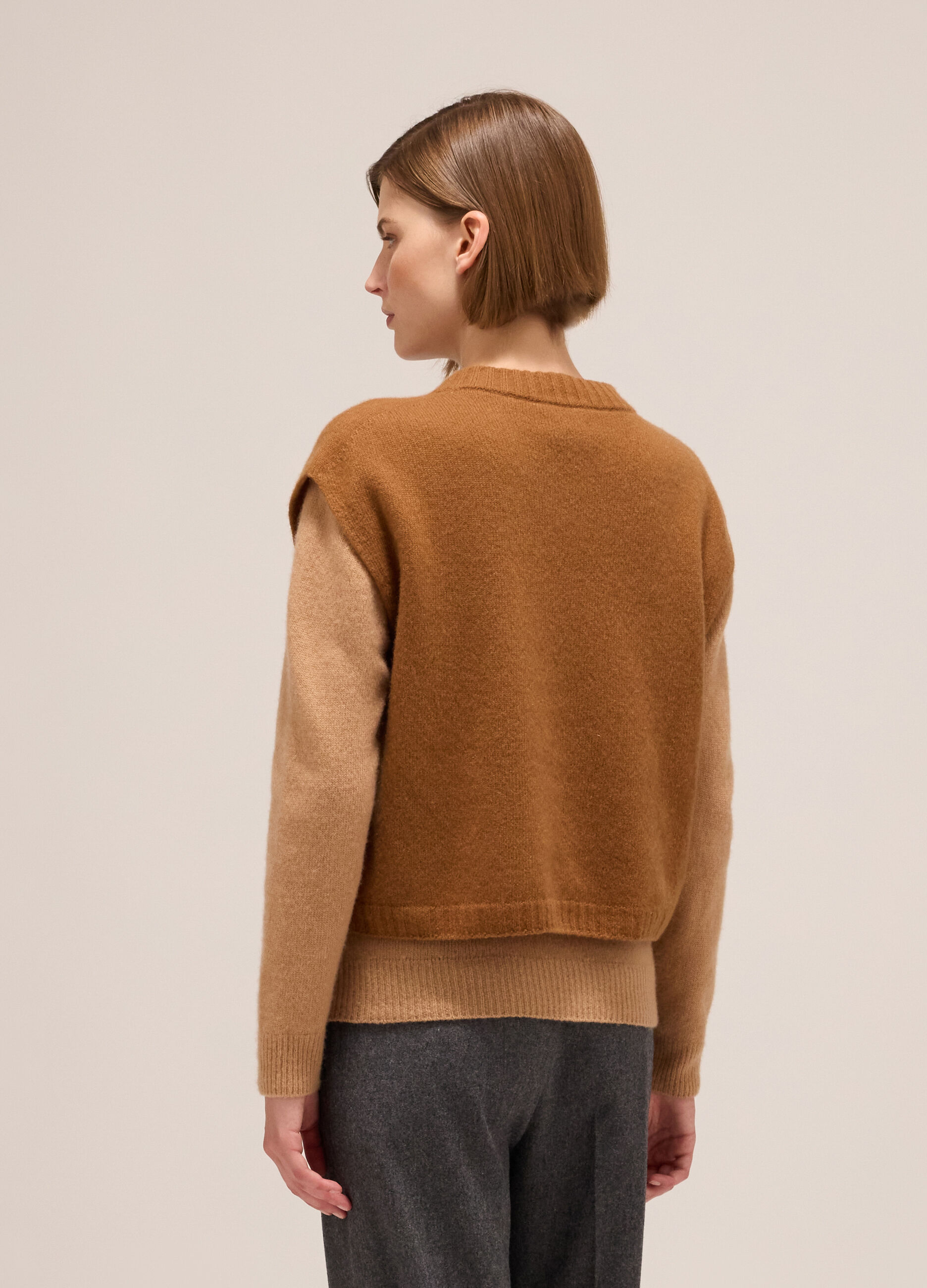Knitted gilet in cashmere and merino wool