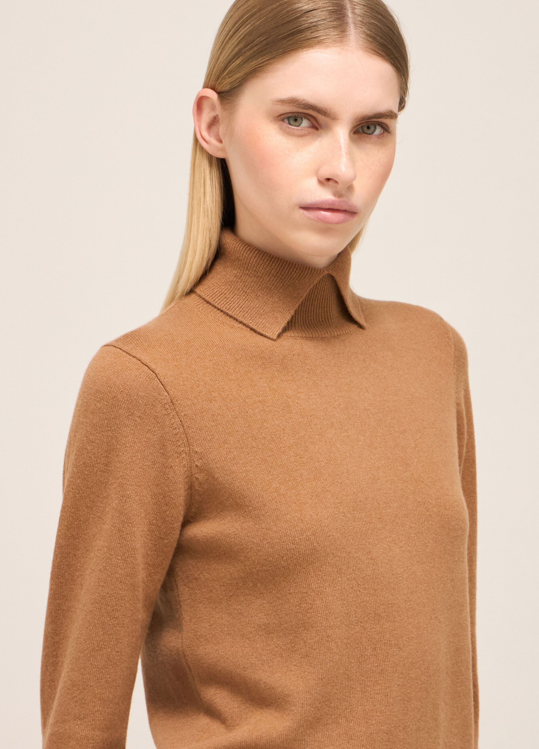 Knitted turtleneck in merino wool