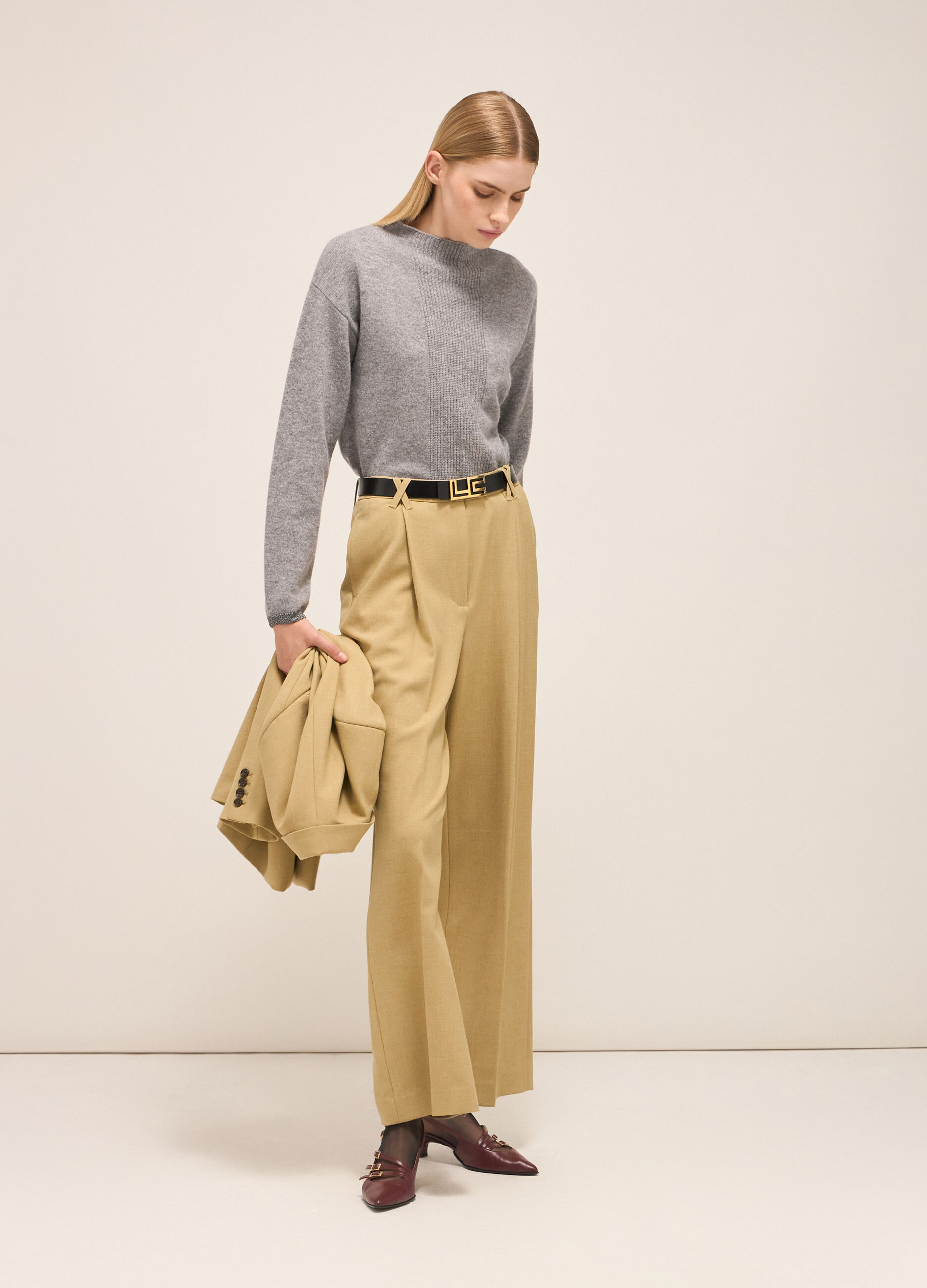 Knitted sweater in 100% wool
