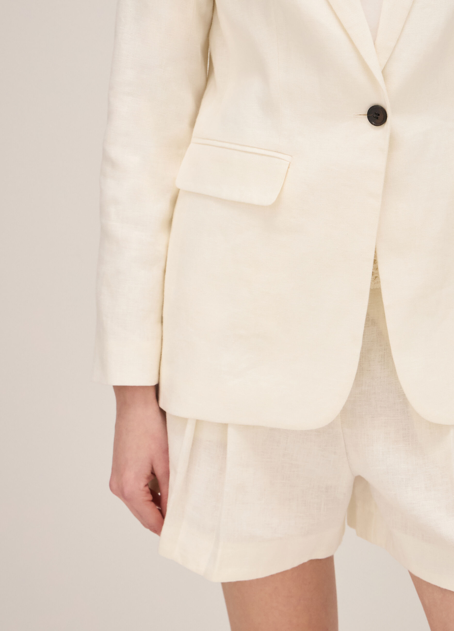 Linen blazer with single button