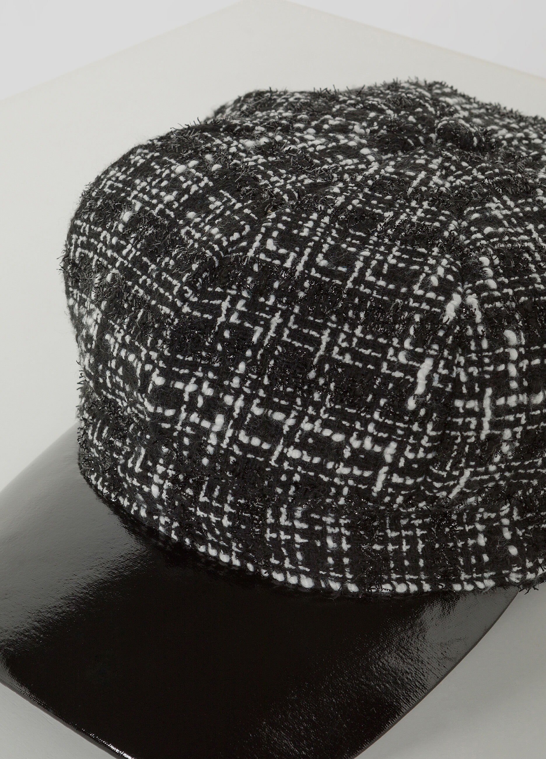 Bouclé beret with peak_2