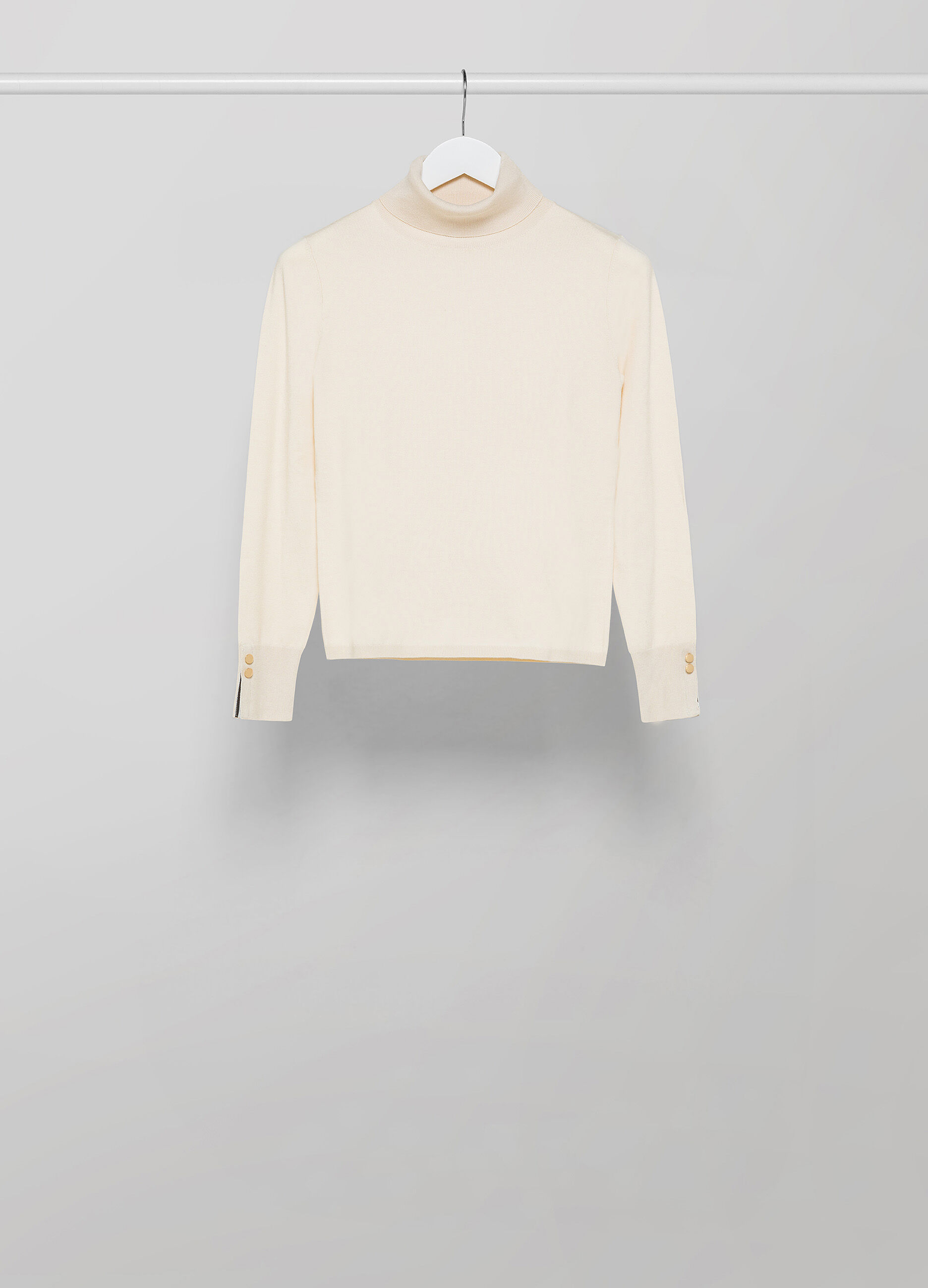 Tricot turtleneck with buttons