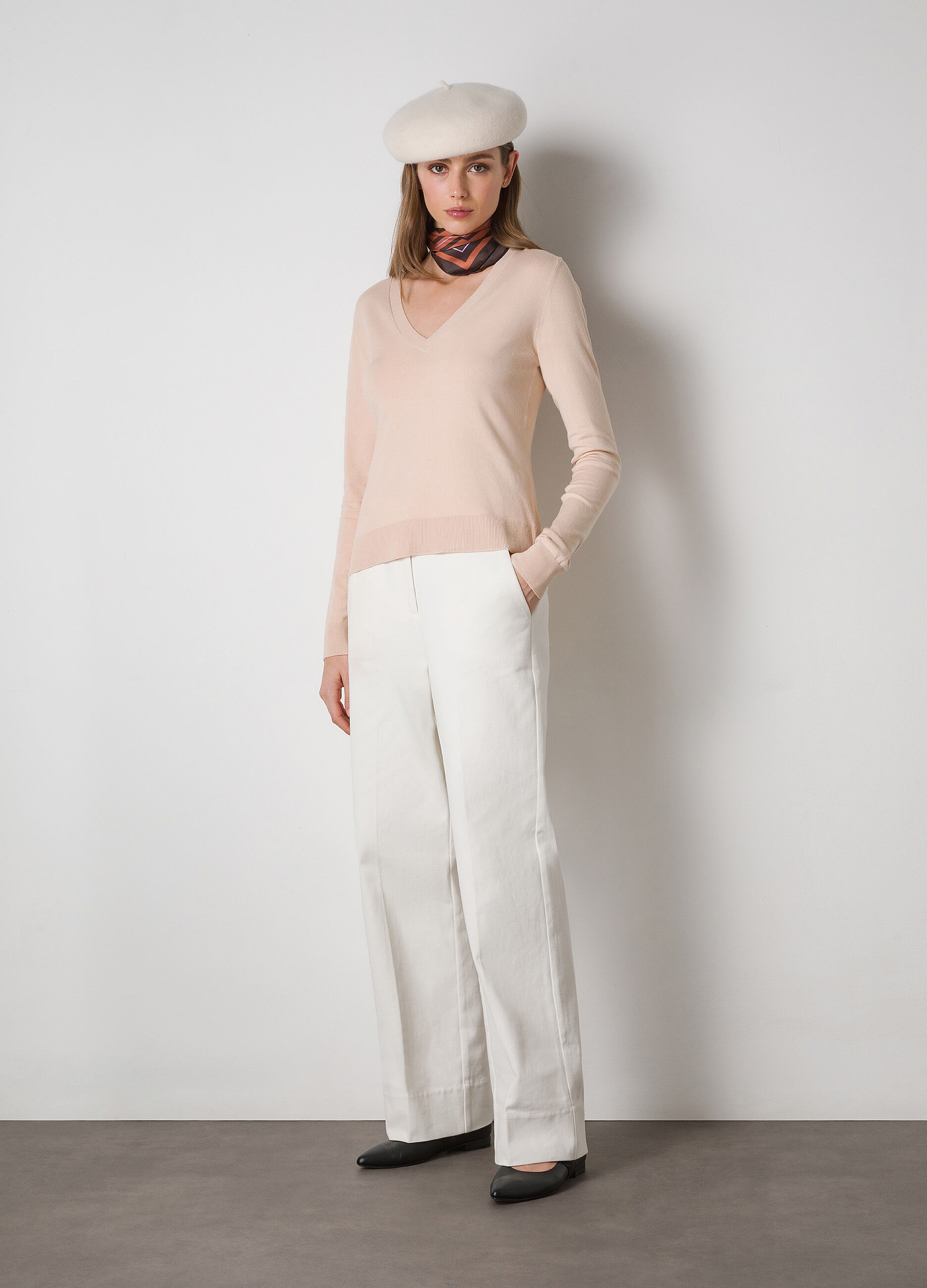 Tricot avec encolure en V