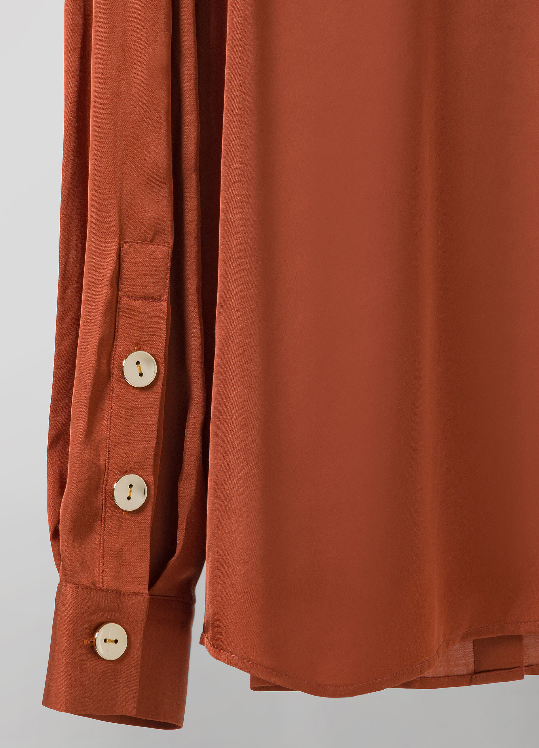Gathered long-sleeved shirt