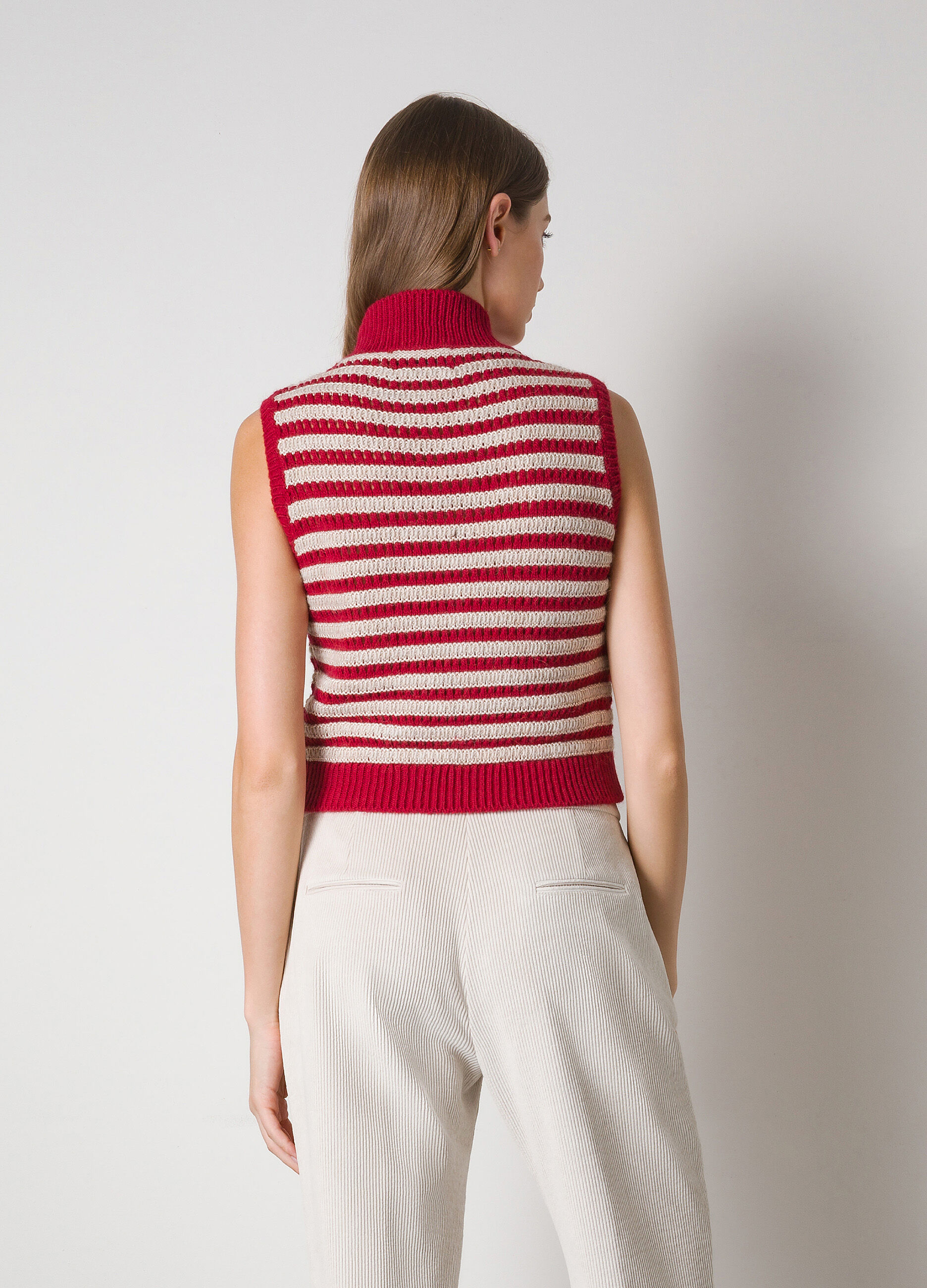 Sleeveless tricot in alpaca wool blend 
