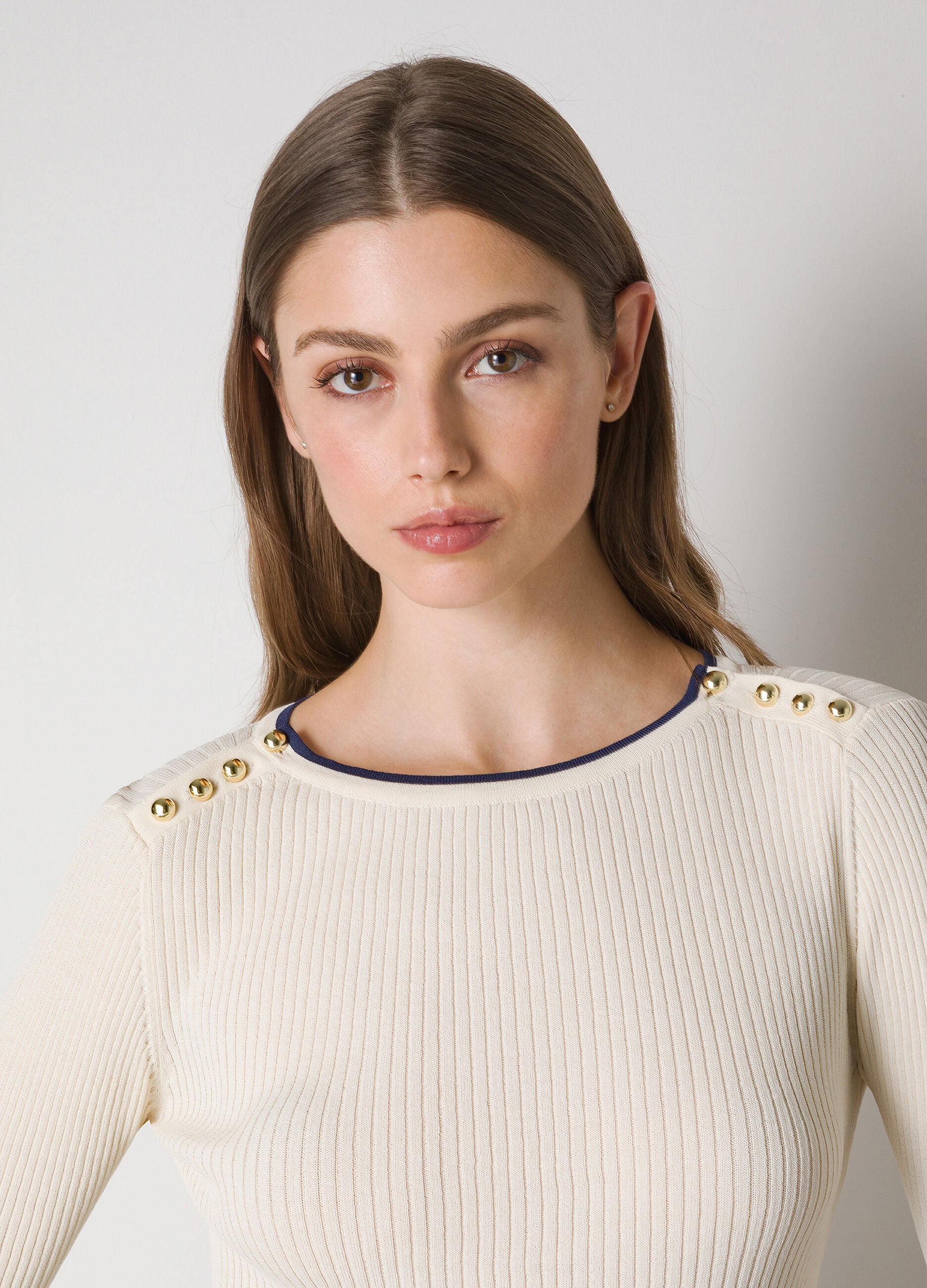 Ribbed tricot with buttons