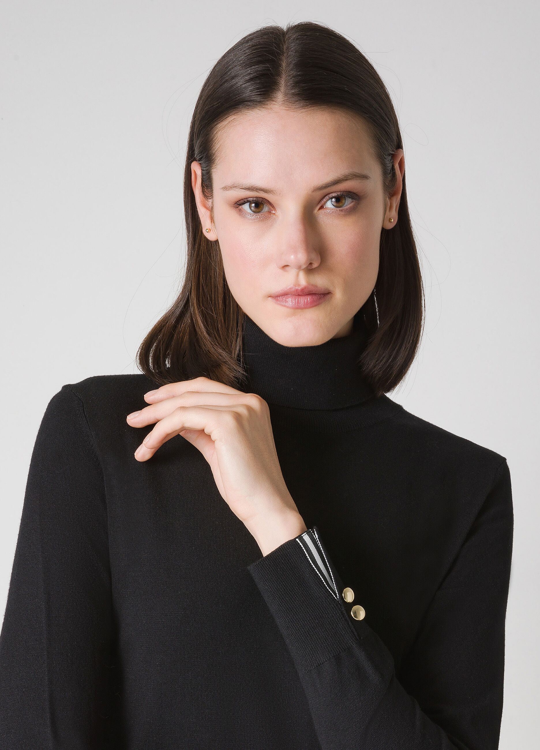 Tricot turtleneck with buttons