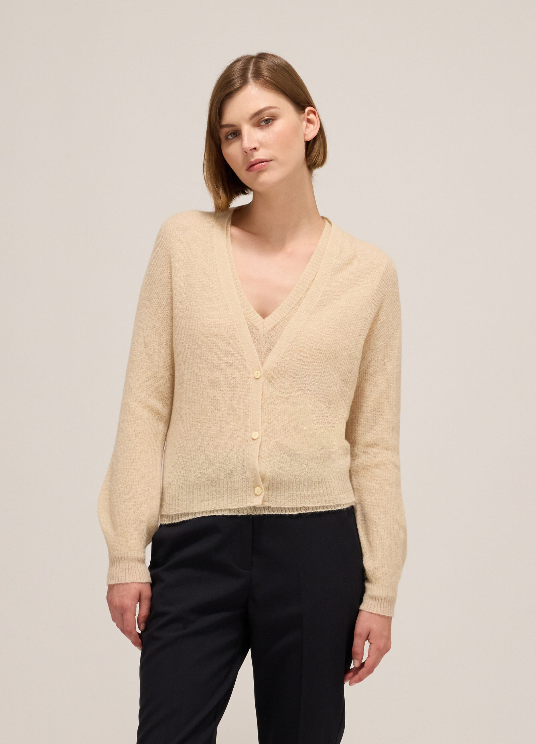 Knitted cardigan with V neck