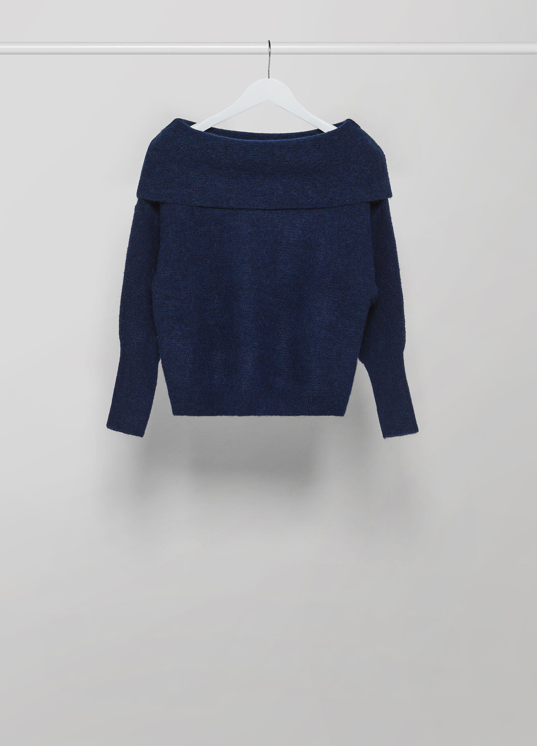 Pull bleu marine à épaulés dénudées en tricot de laine mélangée d’alpaca _4