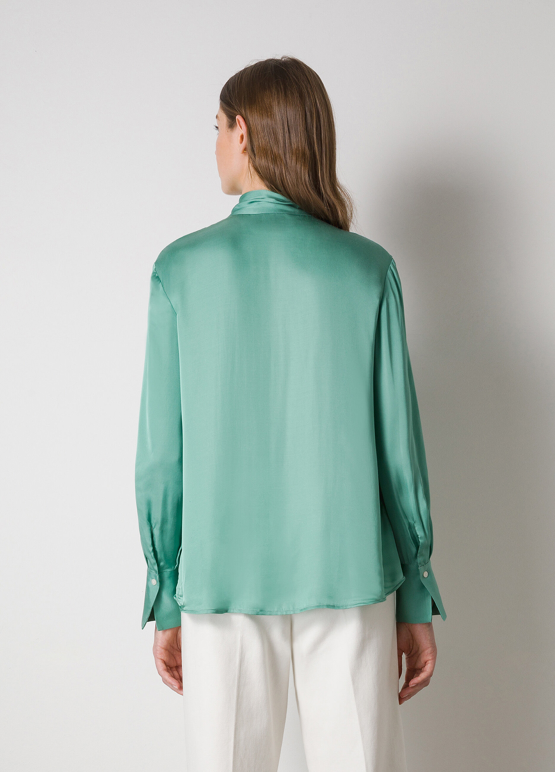 Long-sleeved shirt with bow 