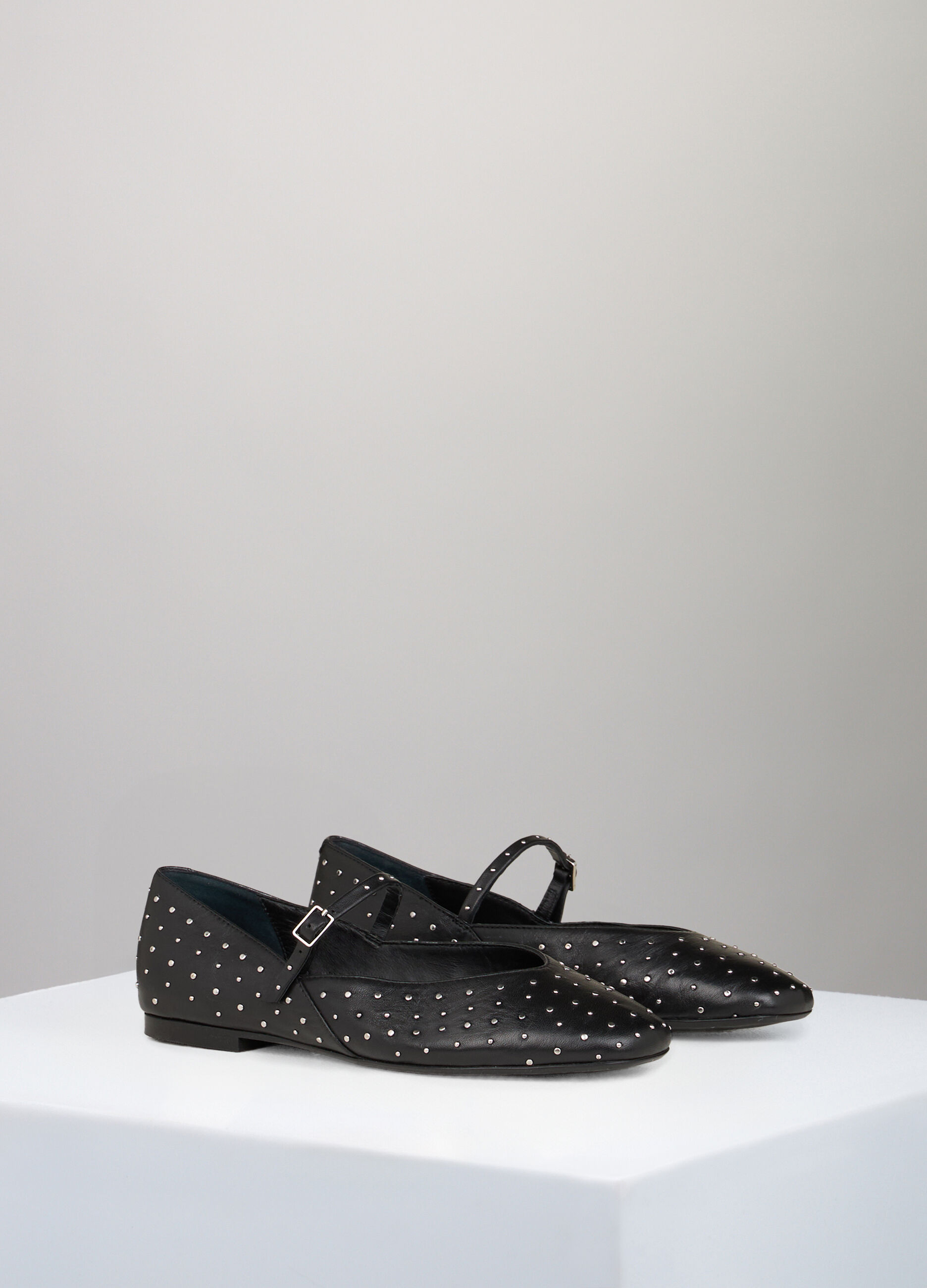 Ballerina flats with studs