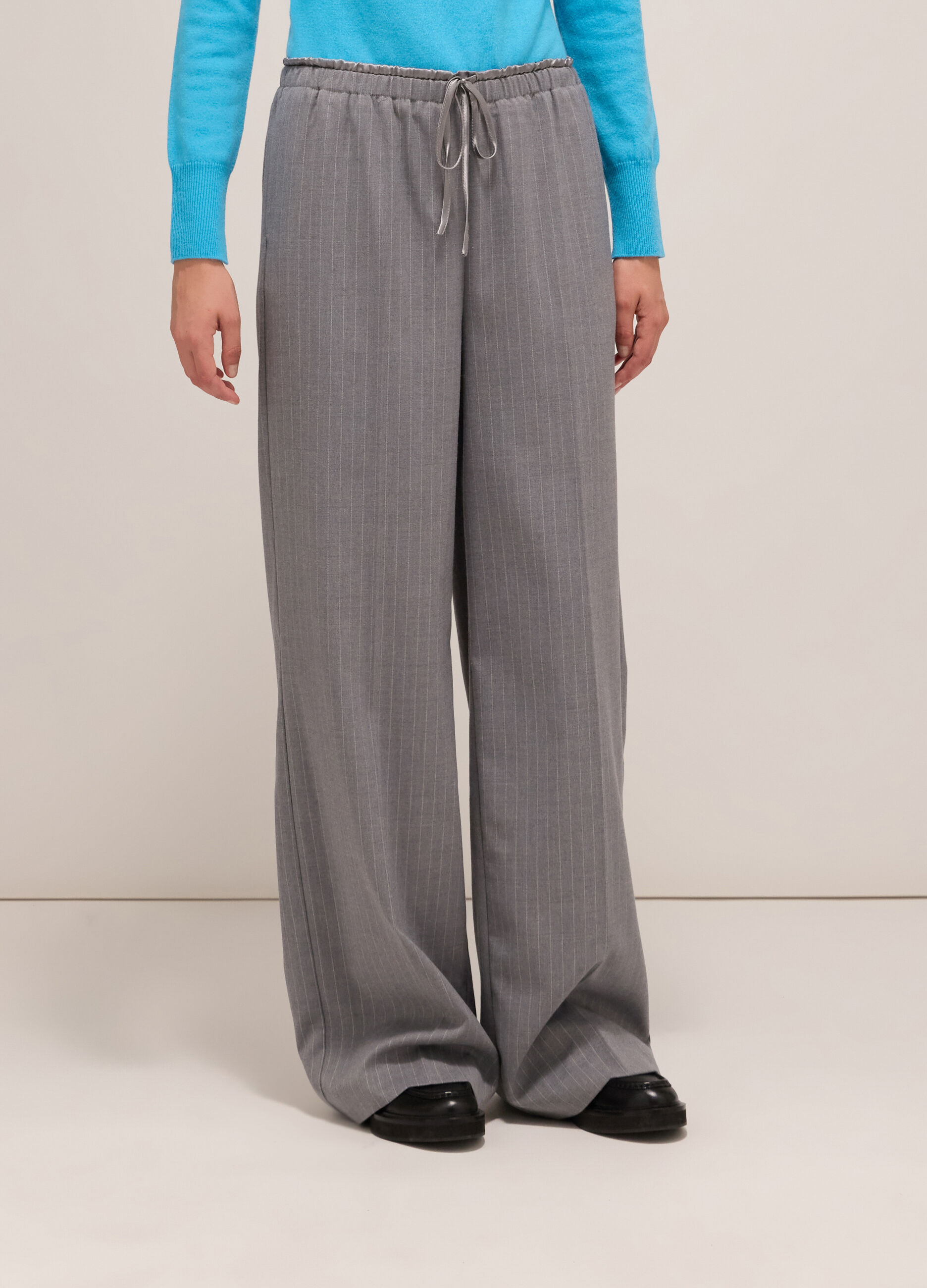 Pantalon palazzo à fines rayures