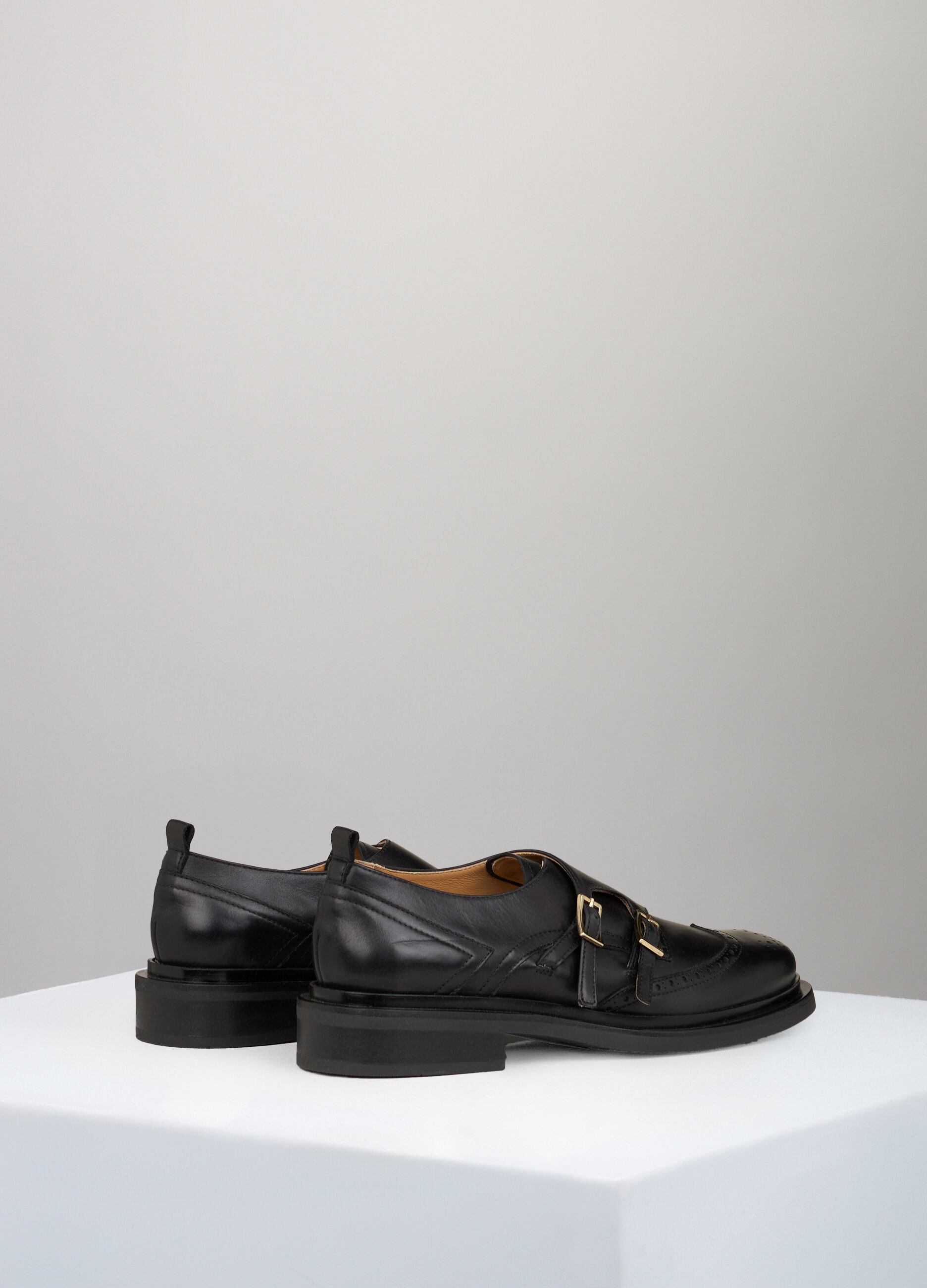 Moccasins with double buckle in leather