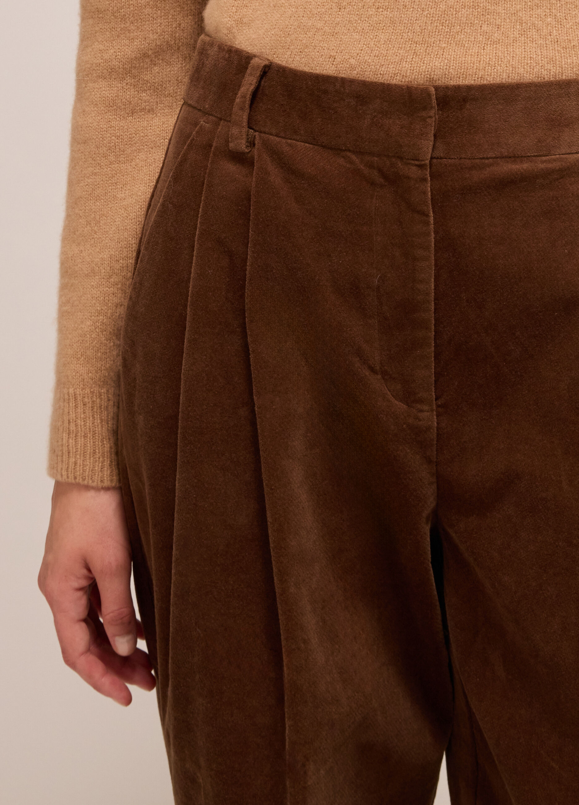 Trousers in stretch velvet
