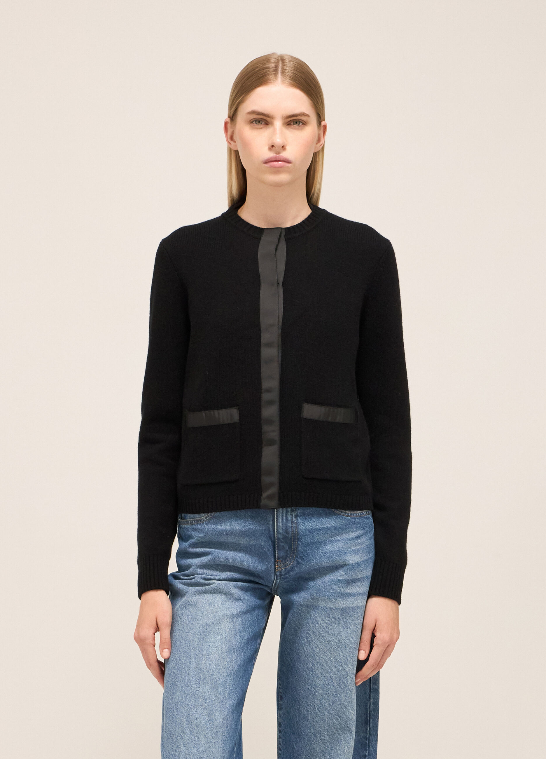 Knitted cardigan with long sleeves