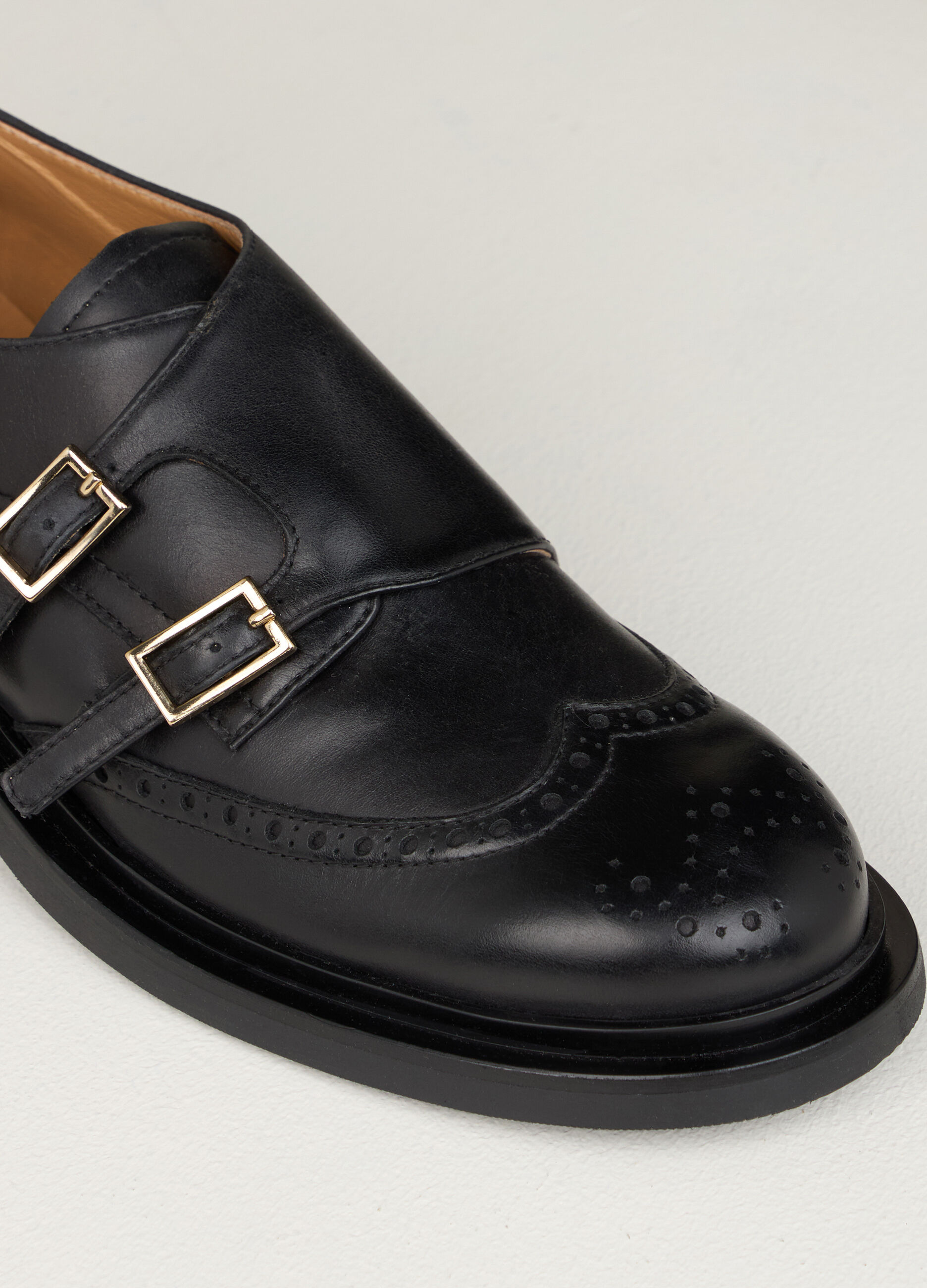 Moccasins with double buckle in leather