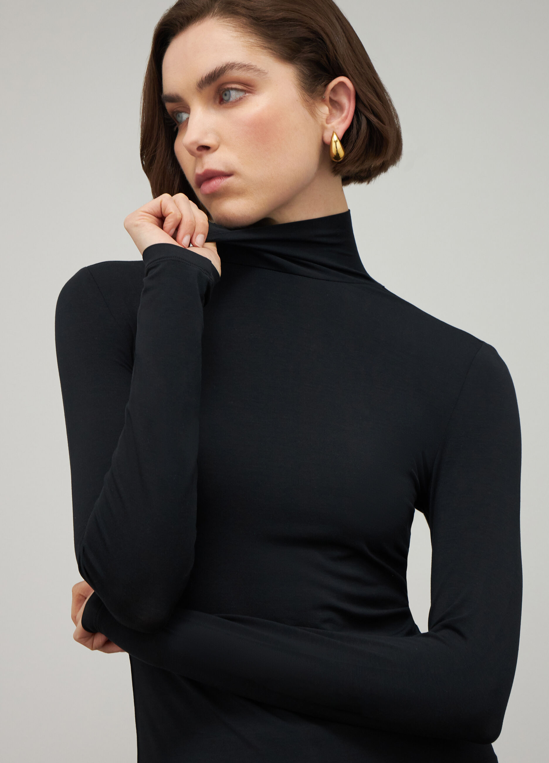 Black long-sleeved turtleneck in stretch fabric_3