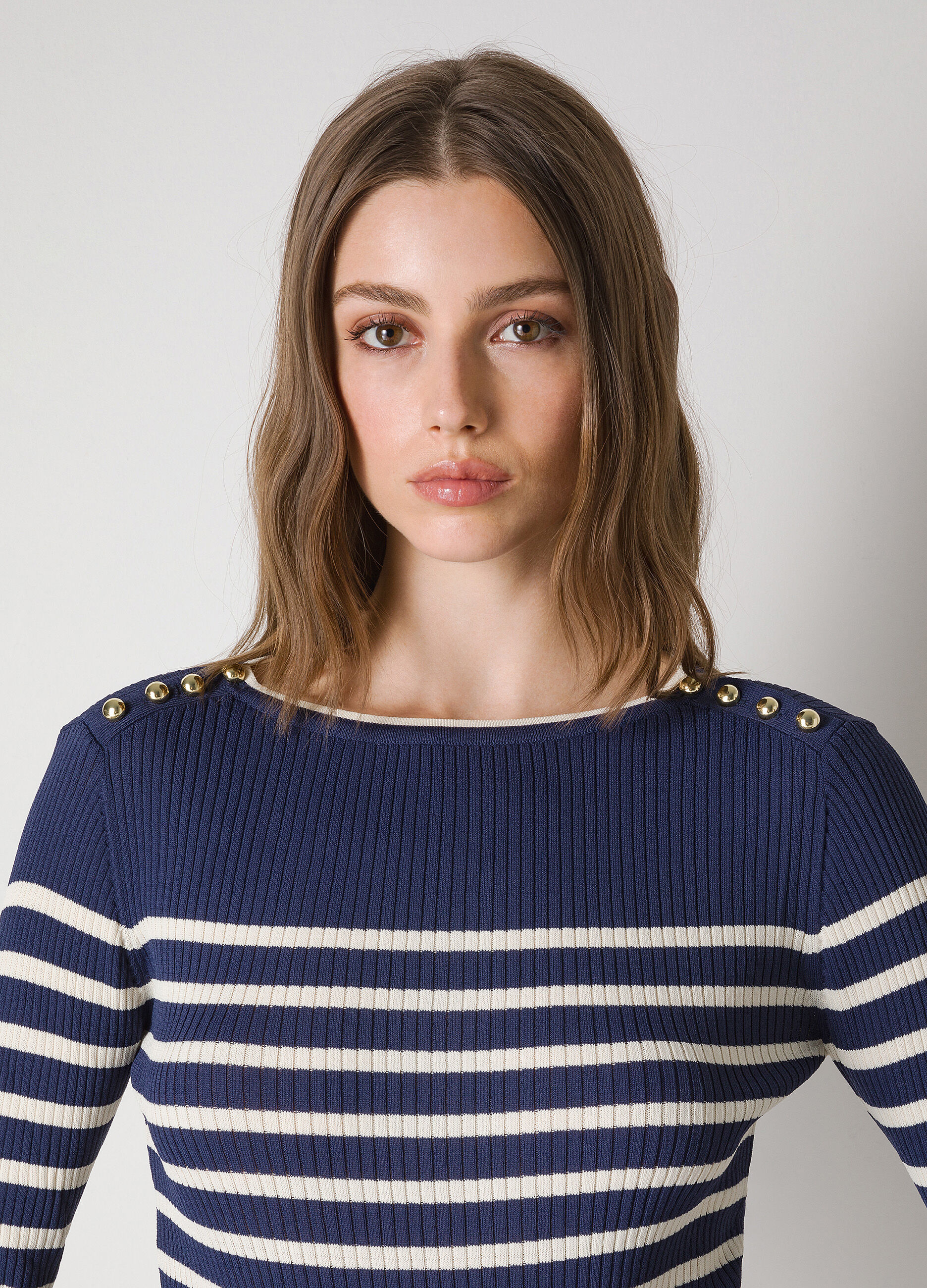 Striped ribbed tricot with buttons