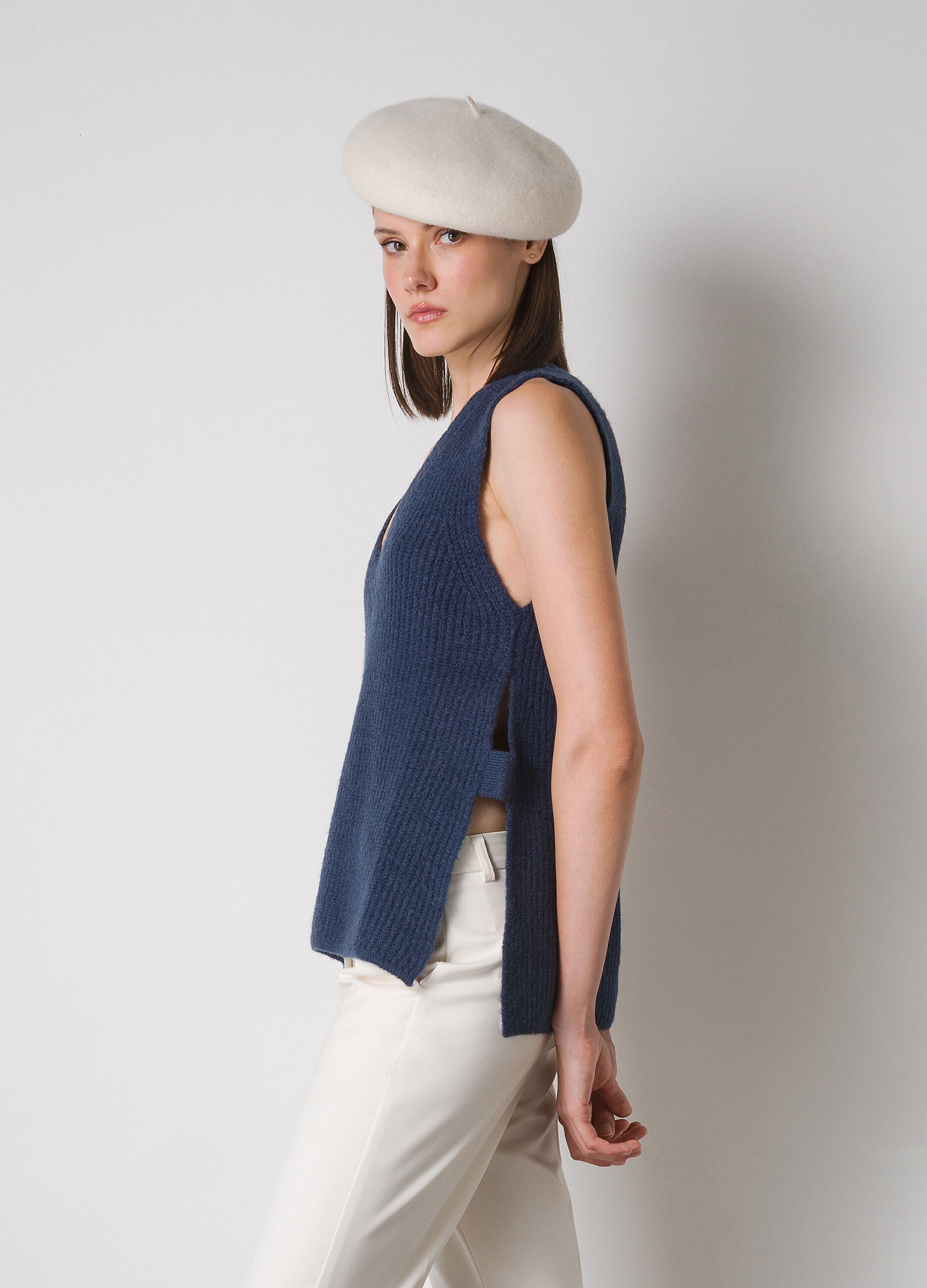 Wool-blend tricot waistcoat with side slits_3