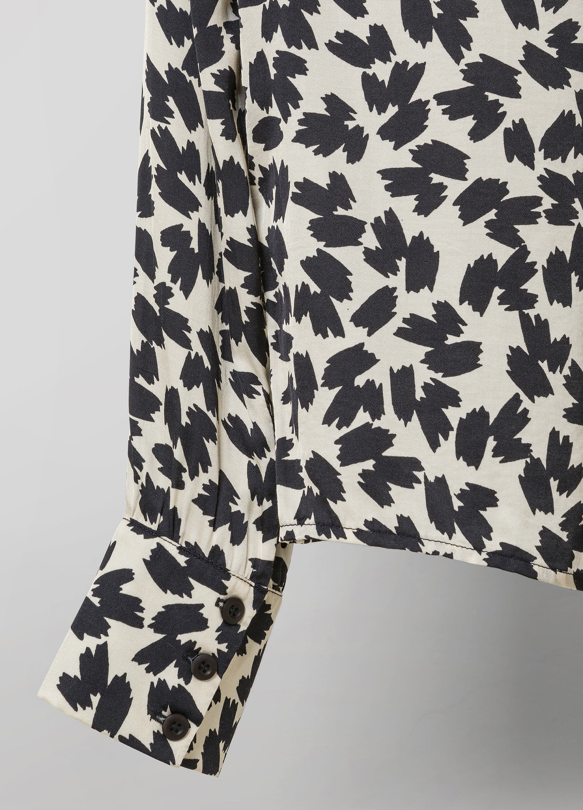 V-neck blouse 