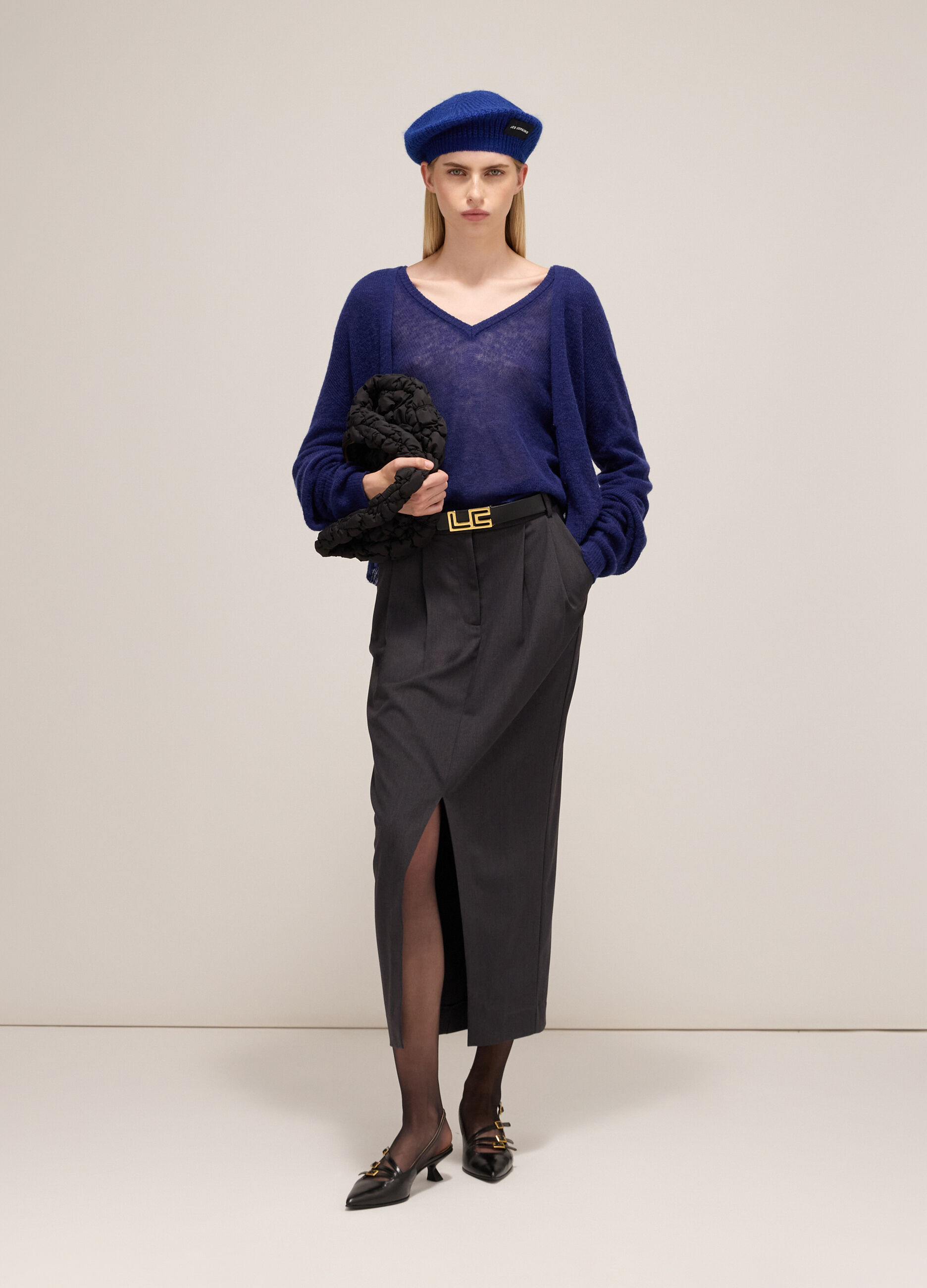 Knitted cardigan with V neck