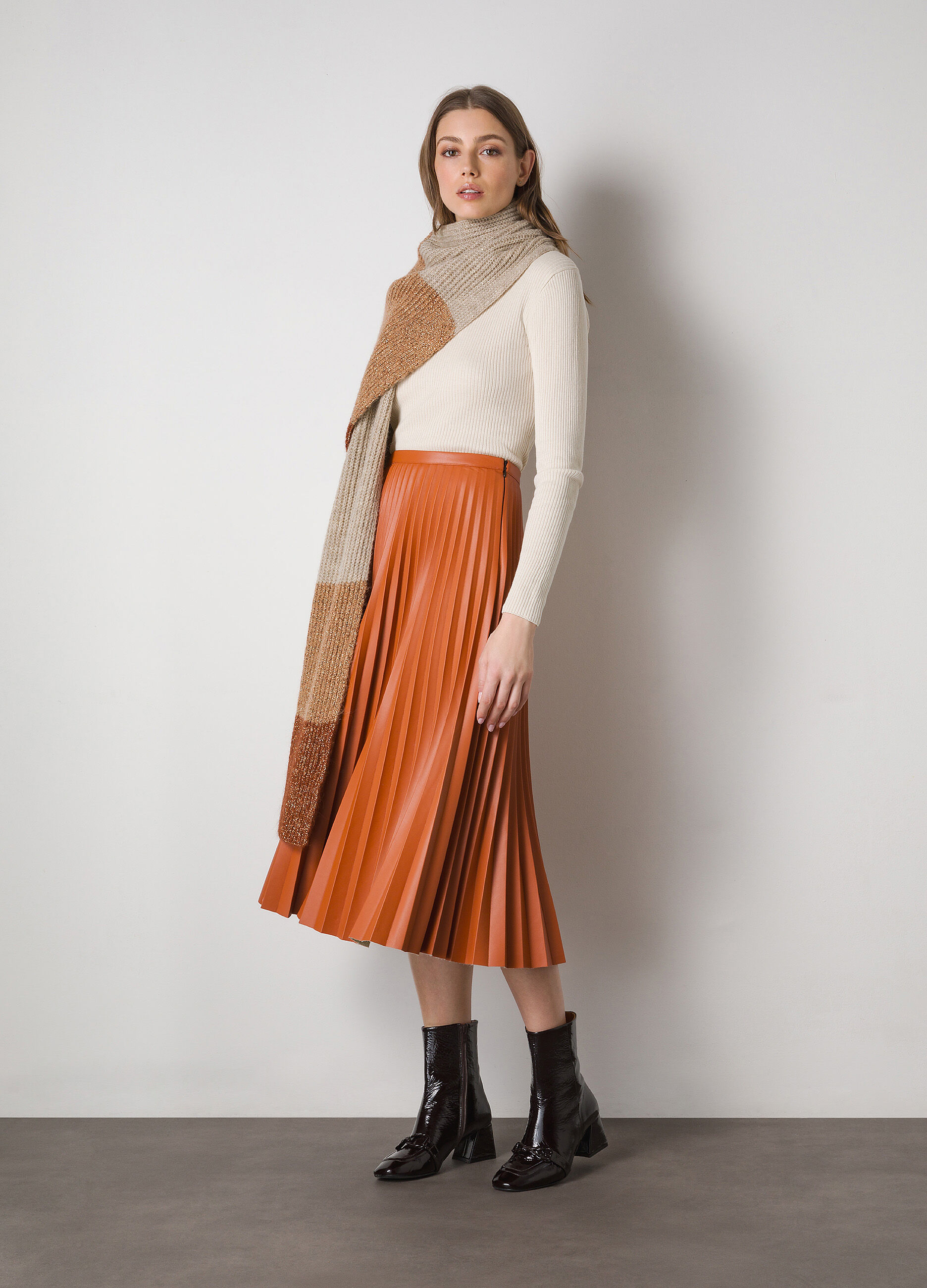 Faux leather pleated skirt_0