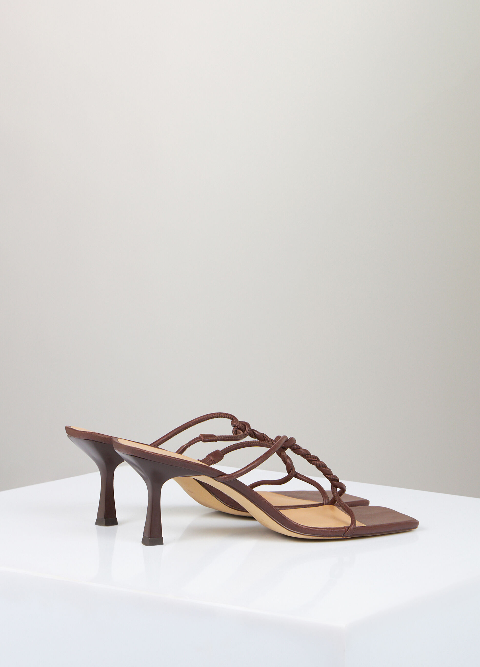 Woven sandals in real leather