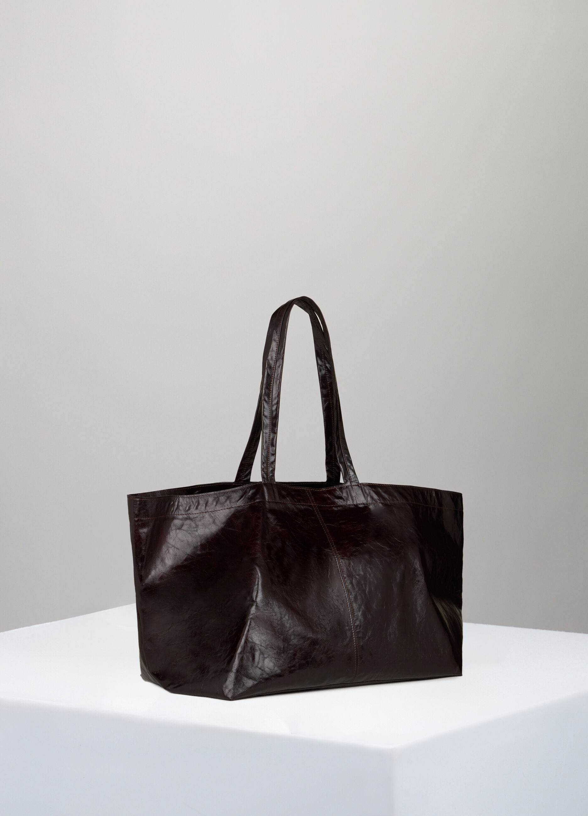 Shopping bag in genuine leather
