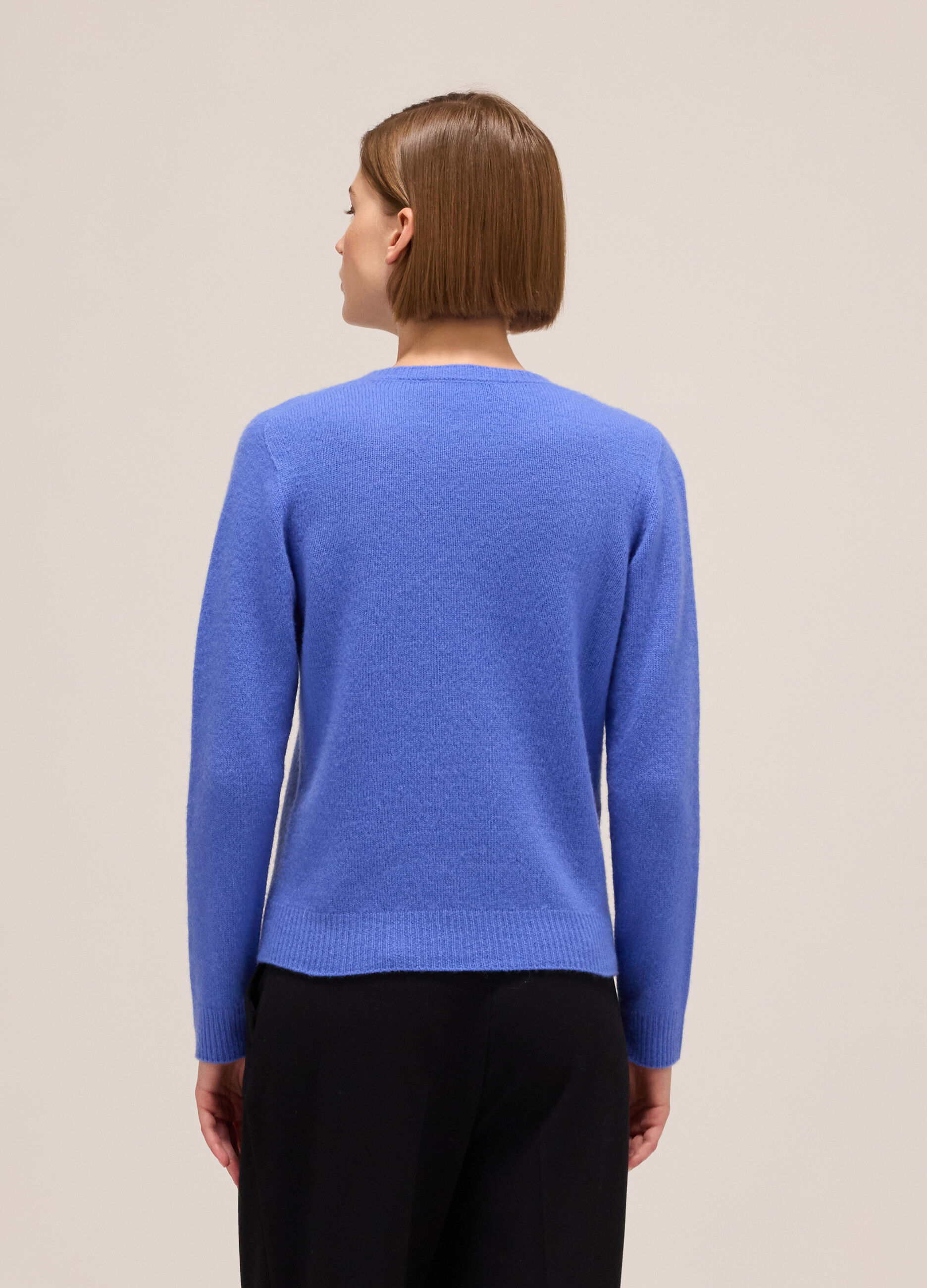 Knitted sweater with round neck in cashmere and merino wool