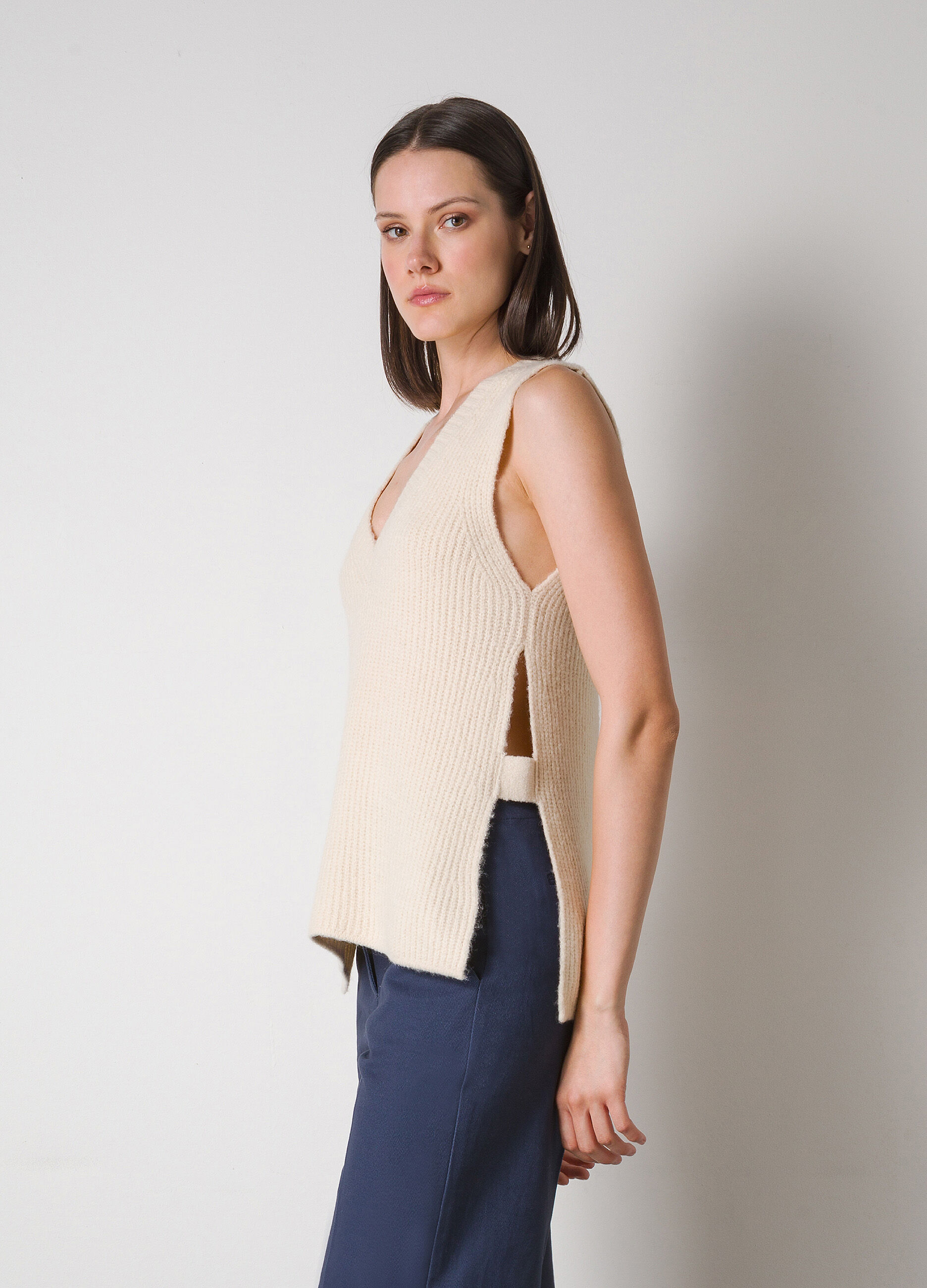 Wool-blend tricot waistcoat with side slits_3