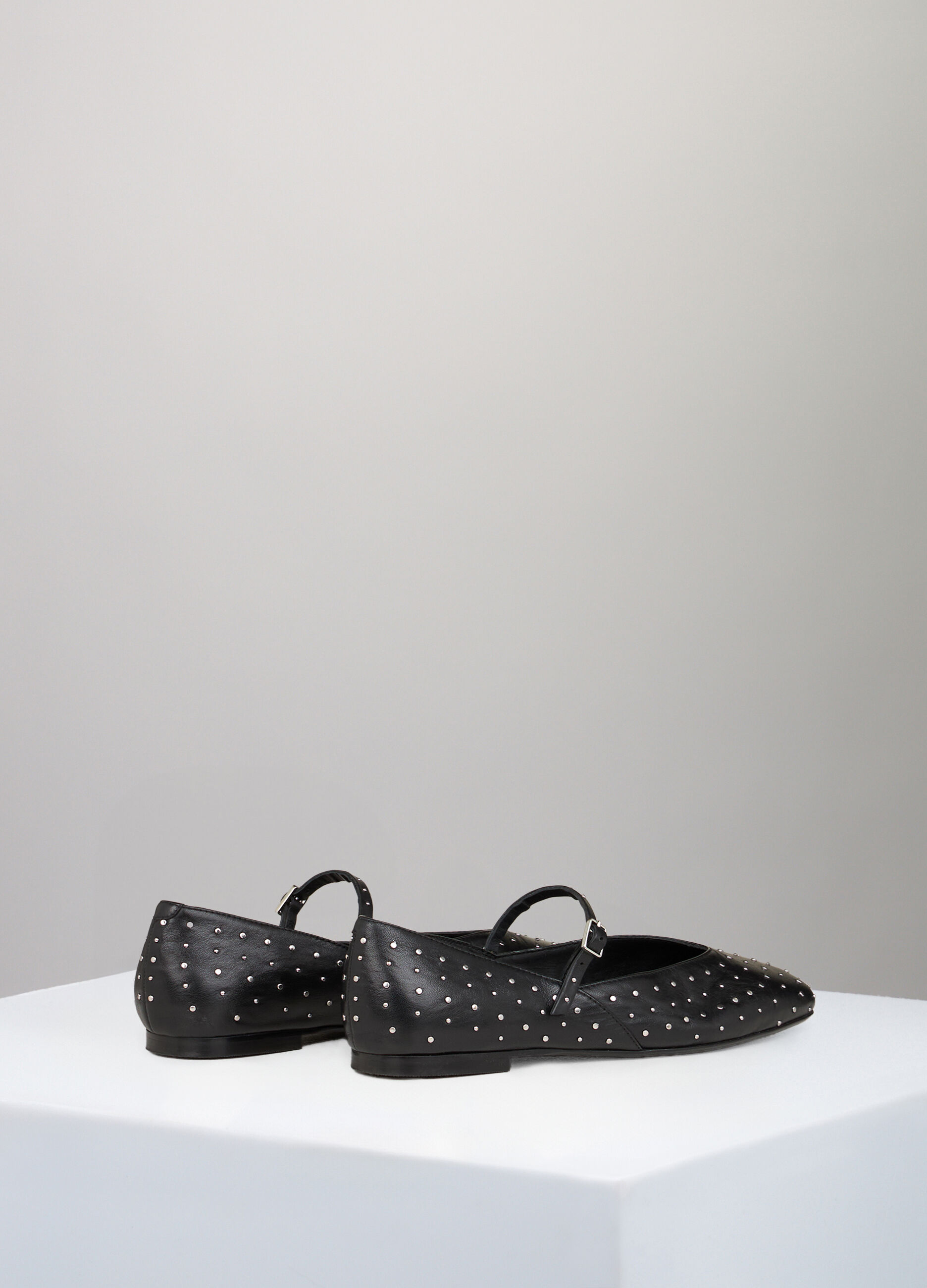Ballerina flats with studs