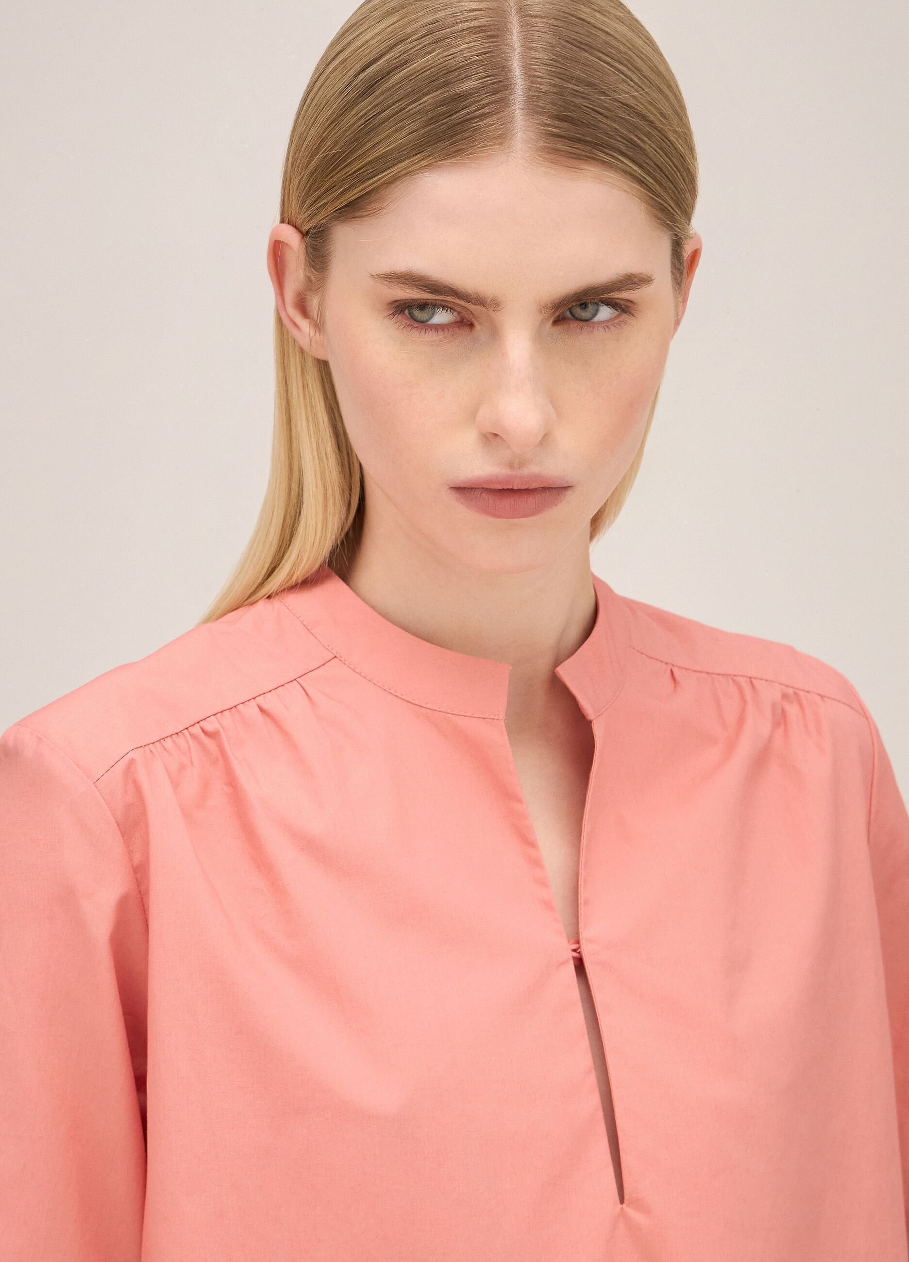 Cotton blouse with three-quarter sleeves