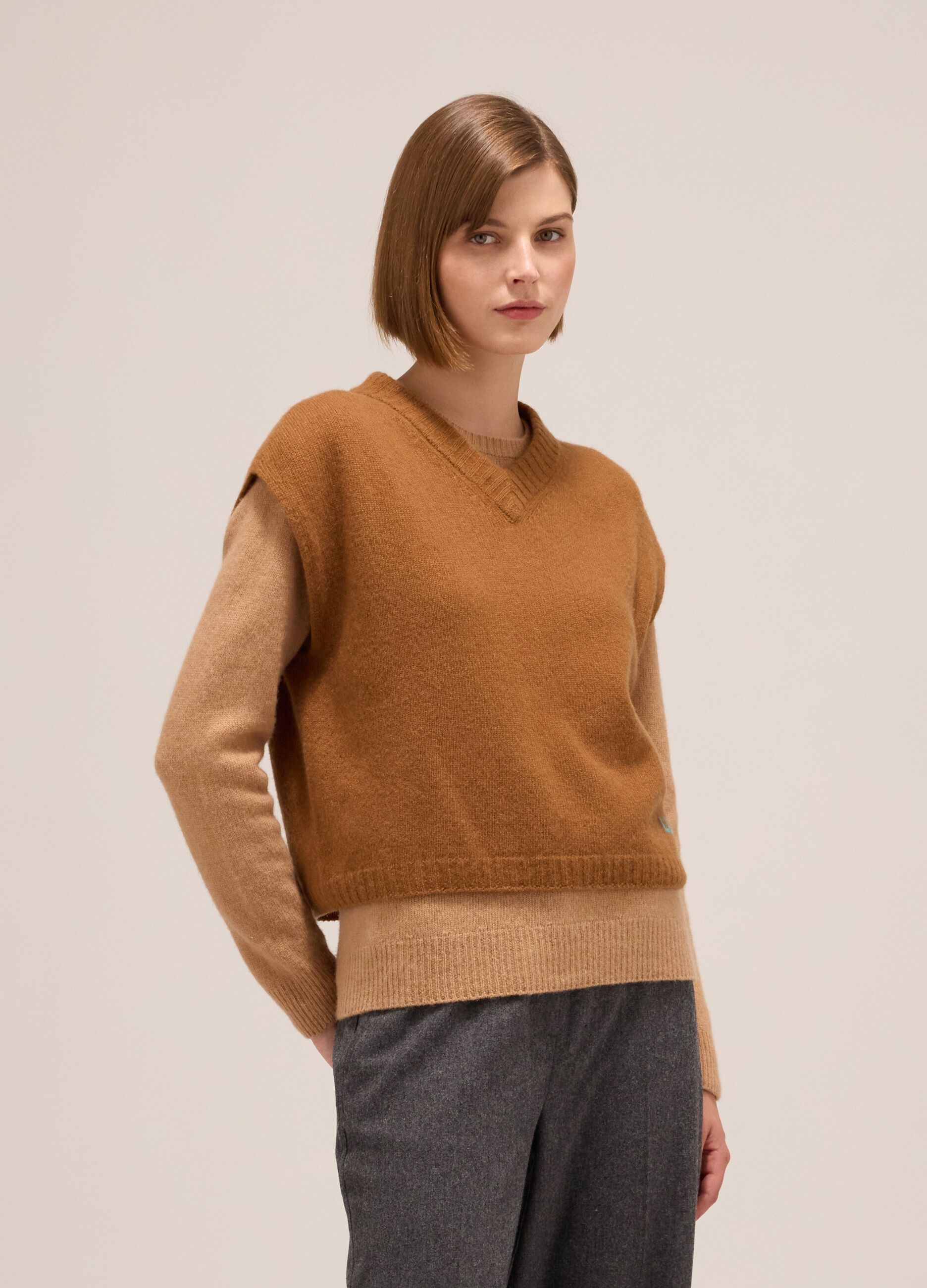 Knitted gilet in cashmere and merino wool