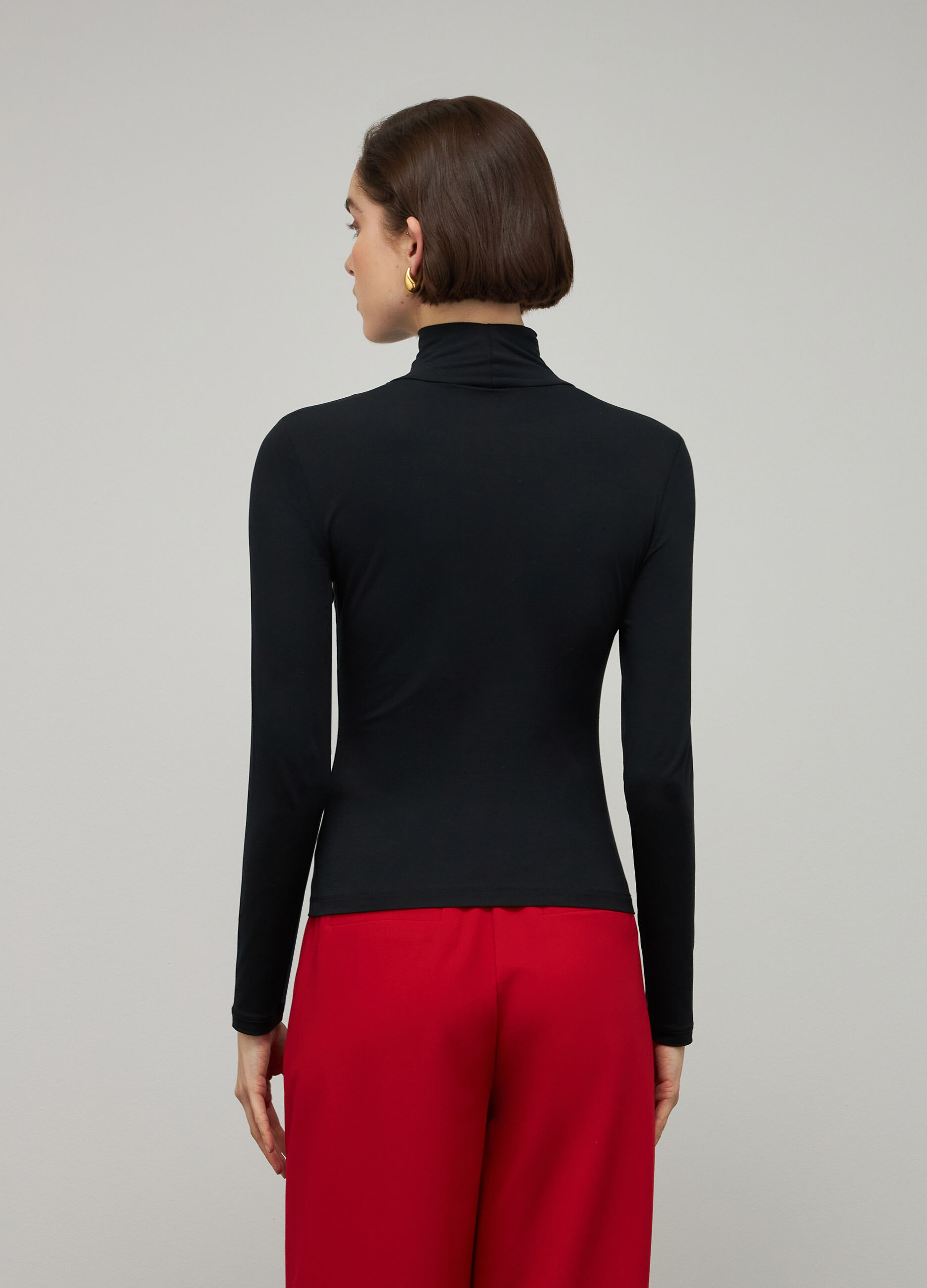 Black long-sleeved turtleneck in stretch fabric_2